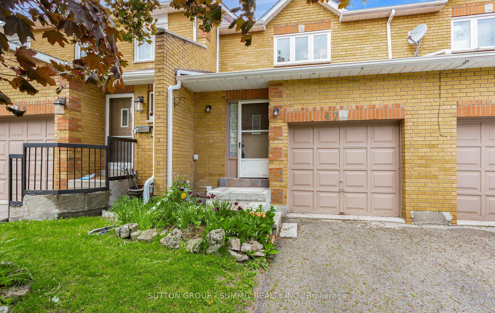 3 Bedrooms Condo at 550 Steddick, Mississauga For sale