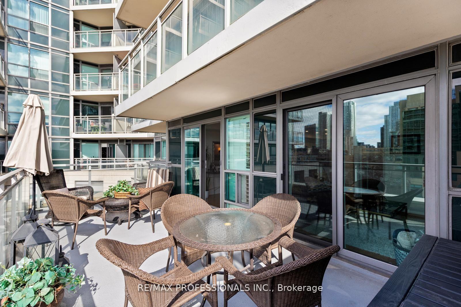 2 Bedrooms Condo at 410 Queens,  Toronto For sale