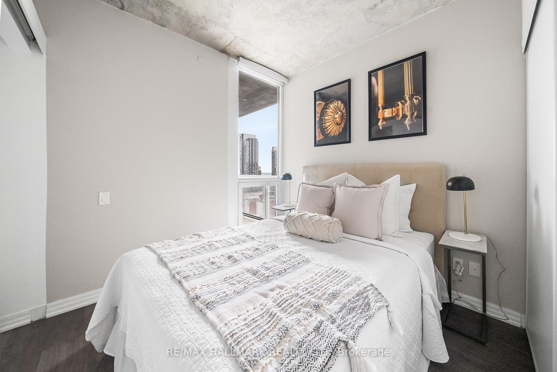 2 Bedrooms Condo at 88 Blue Jays, Toronto For sale