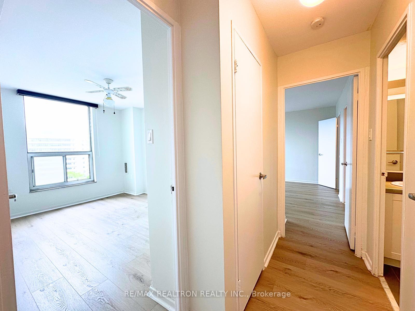 3 Bedrooms Condo at 130 Neptune, Toronto For sale