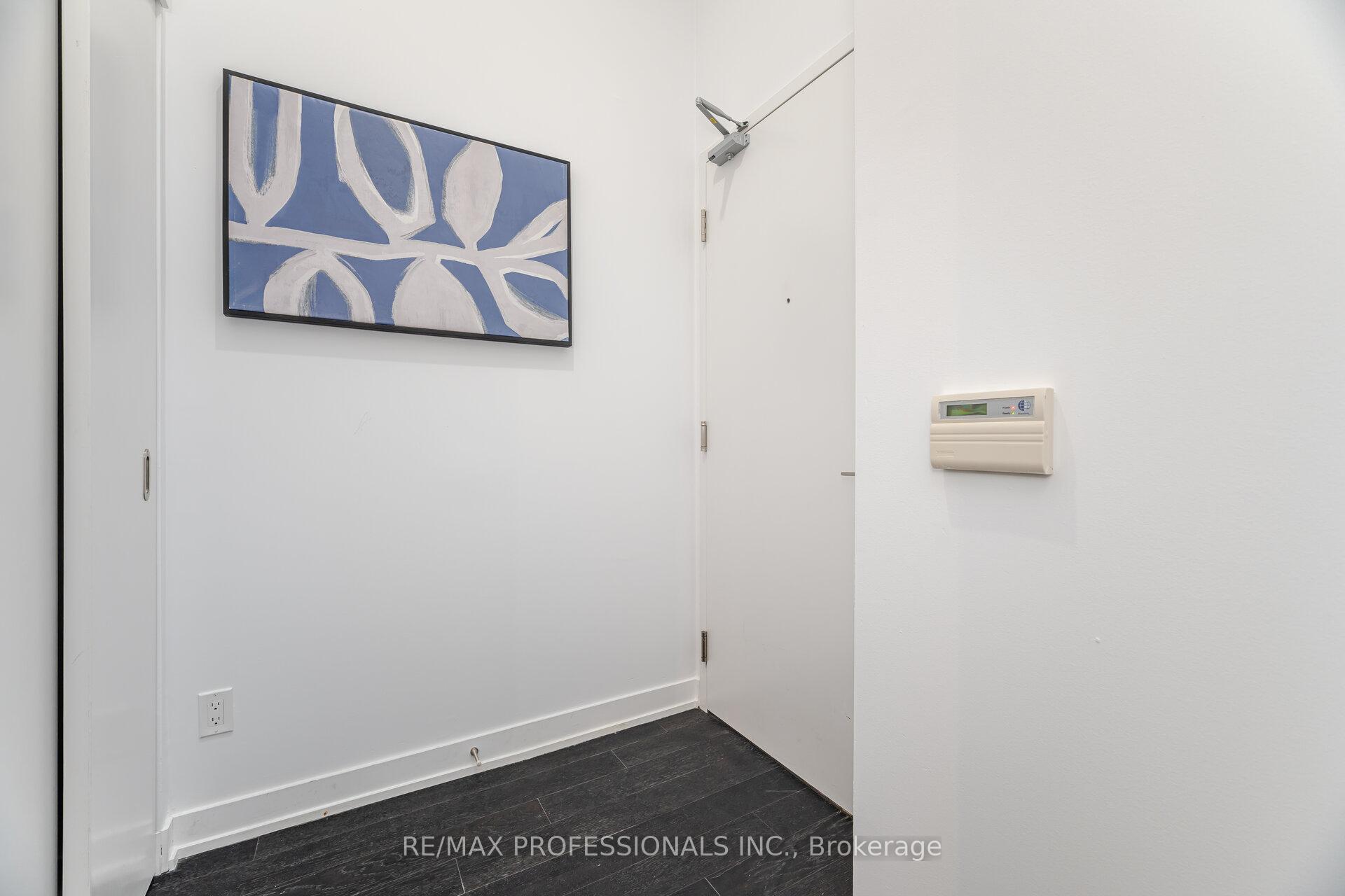 2 Bedrooms Condo at 1030 King, Toronto For sale