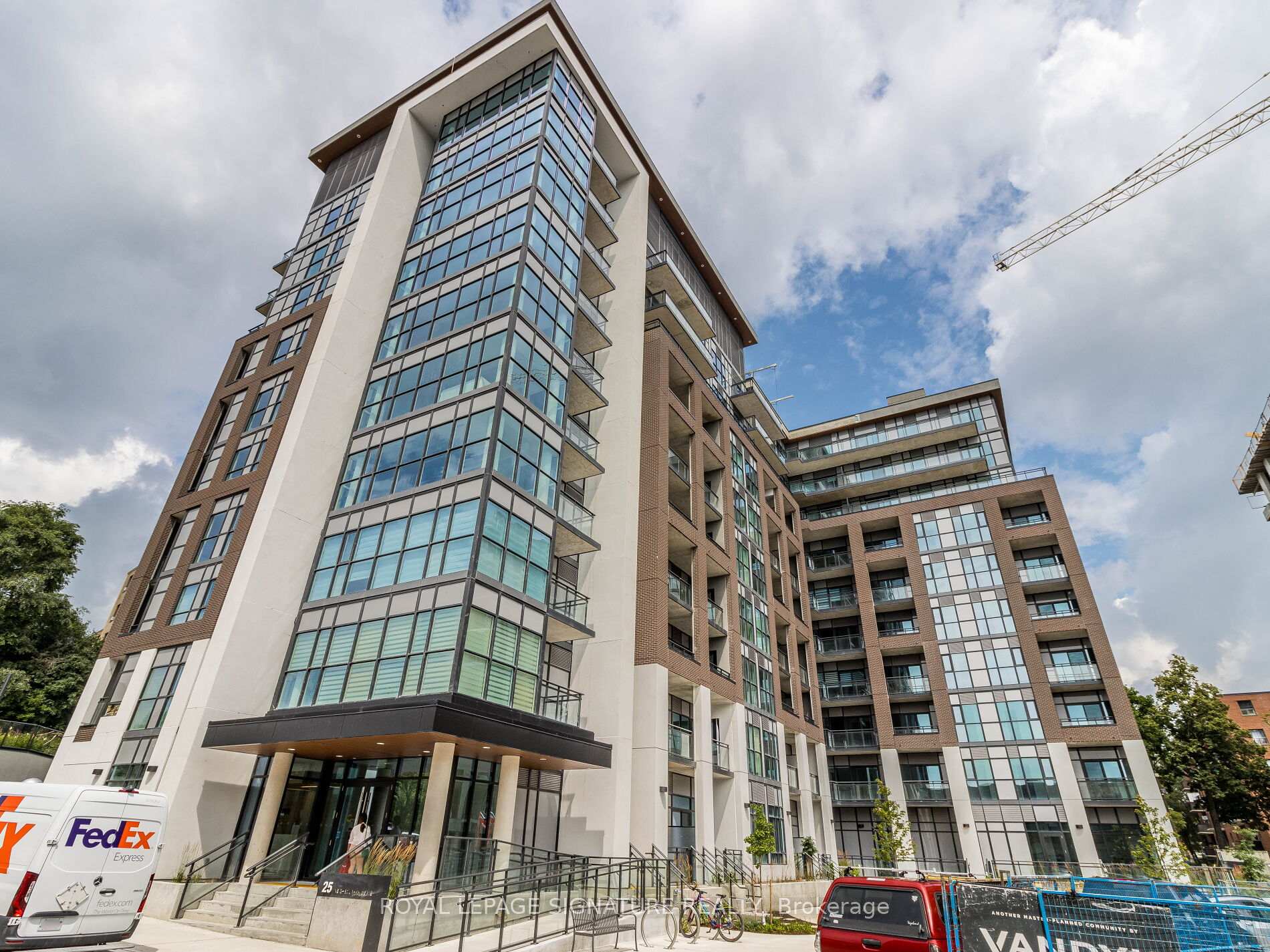 3 Bedrooms Condo at 25 Neighbourhood, Toronto For sale