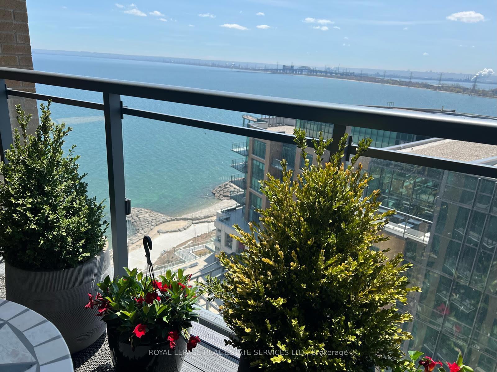 3 Bedrooms Condo at 2060 Lakeshore, Burlington For sale