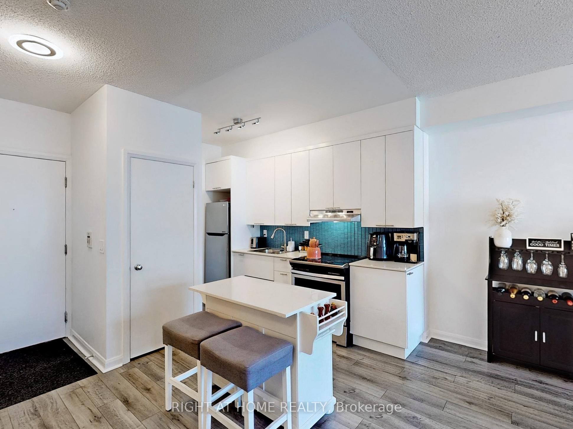 111 Elizabeth Street, #1702