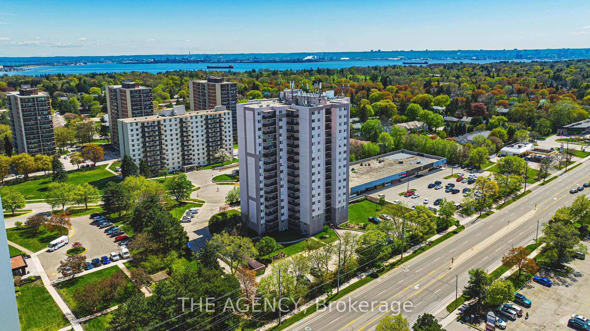 1 Bedroom Condo at 975 Warwick, Burlington For sale