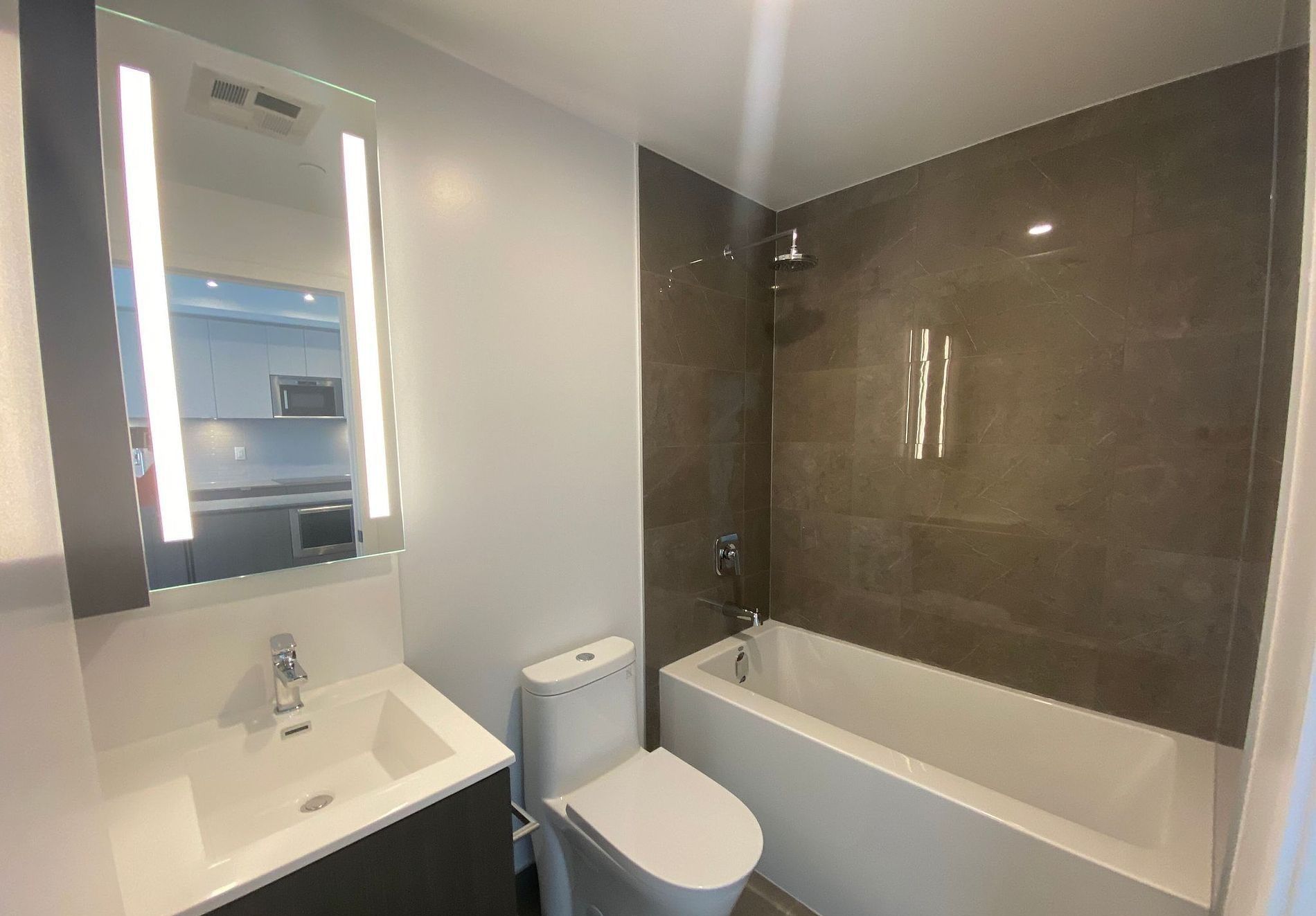 215 Lakeshore Road W 338