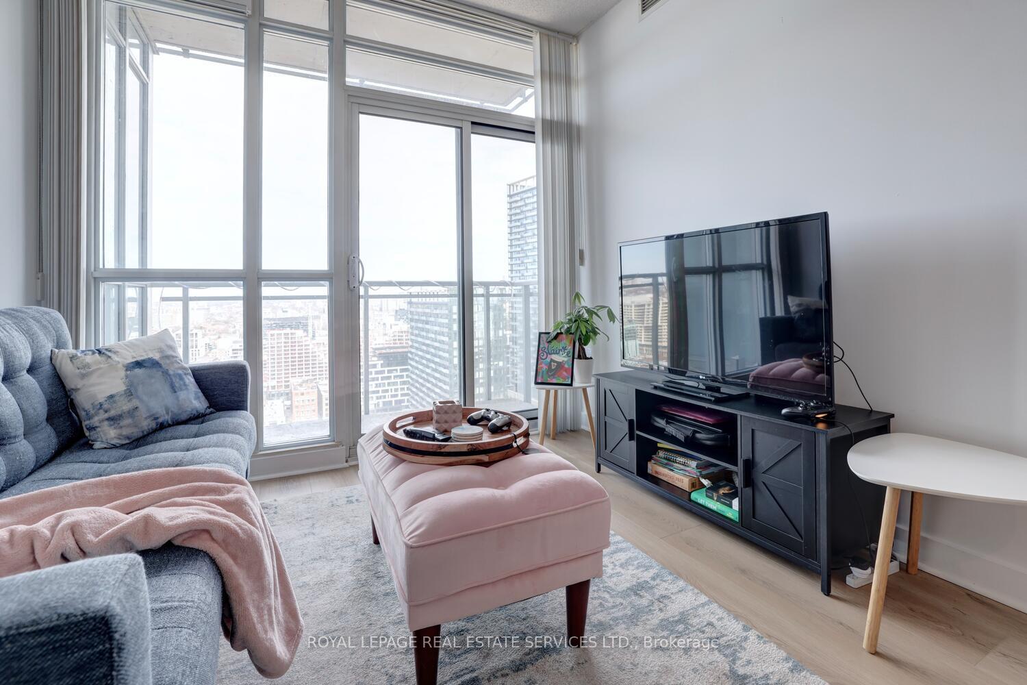 1 Bedroom Condo at 15 Iceboat,  Toronto For sale