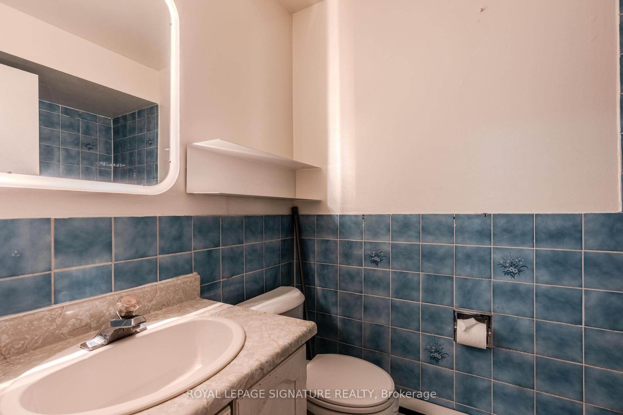 1541 Dundas Street W, #B