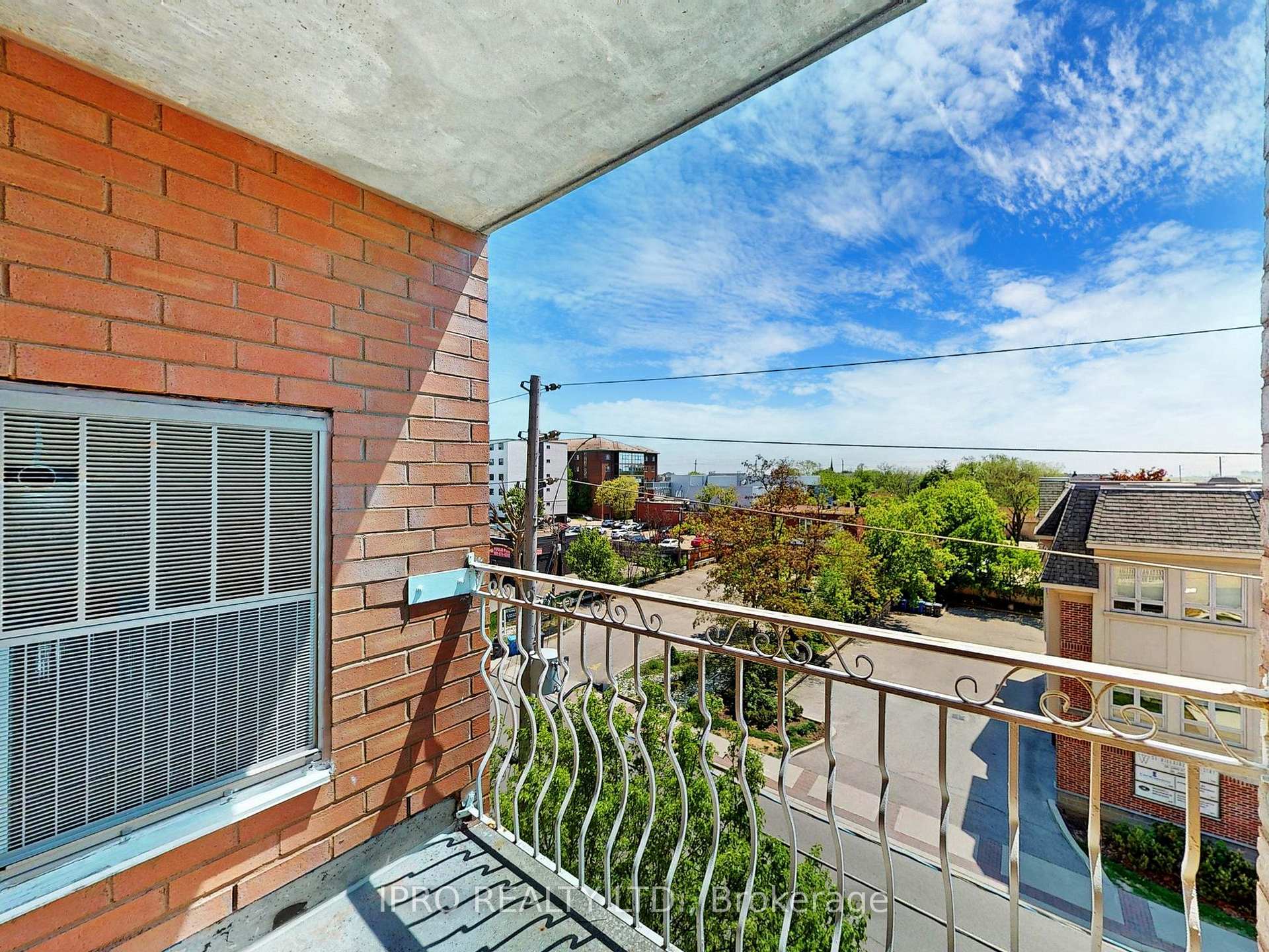 2 Bedrooms Condo at 32 Tannery, Mississauga For sale