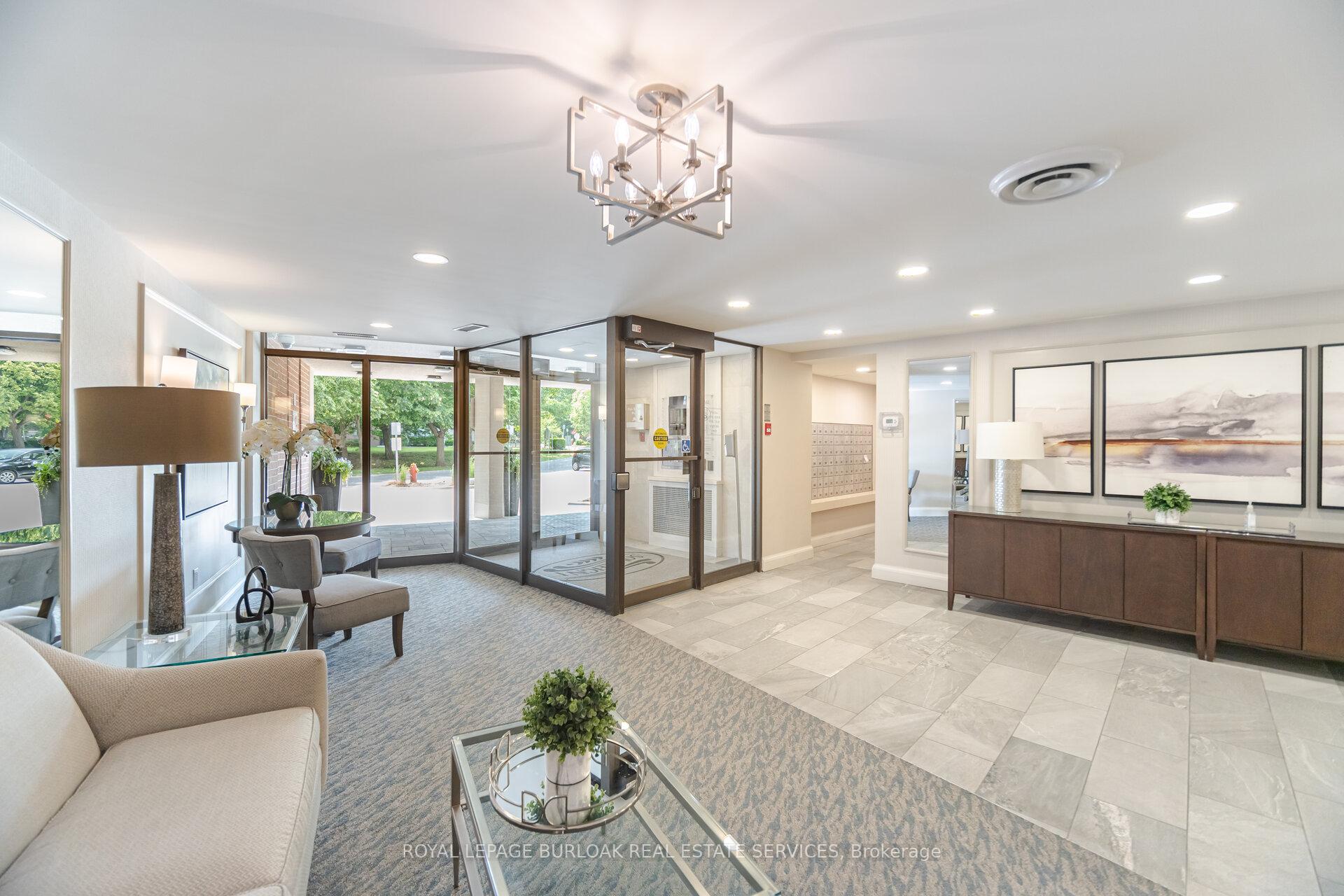 2 Bedrooms Condo at 1230 Marlborough, Oakville For sale
