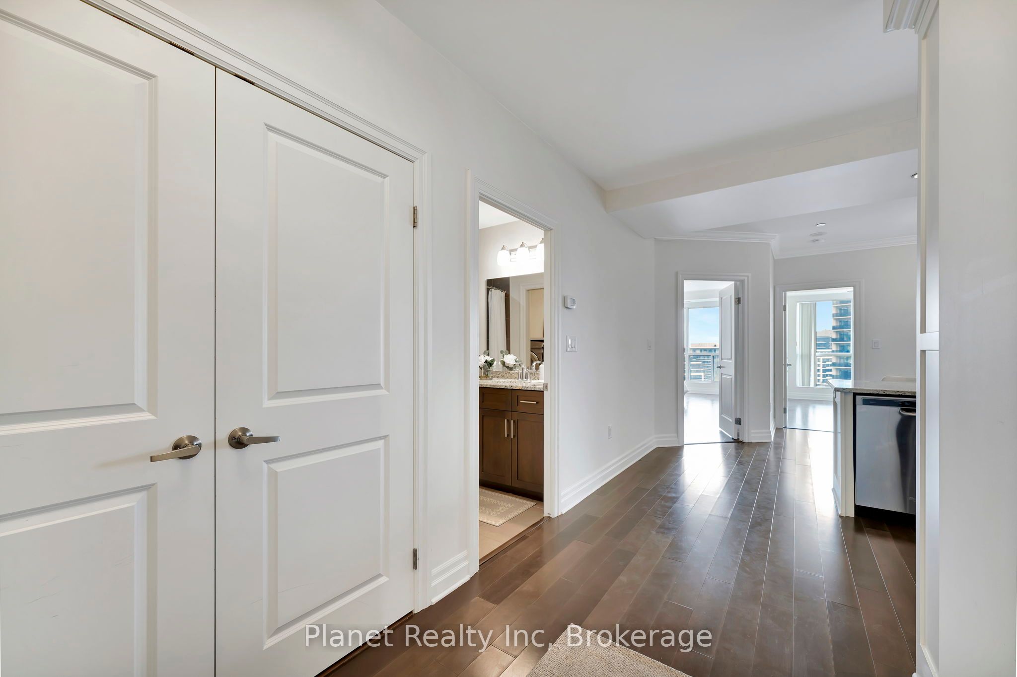 160 Macdonell Street, #906