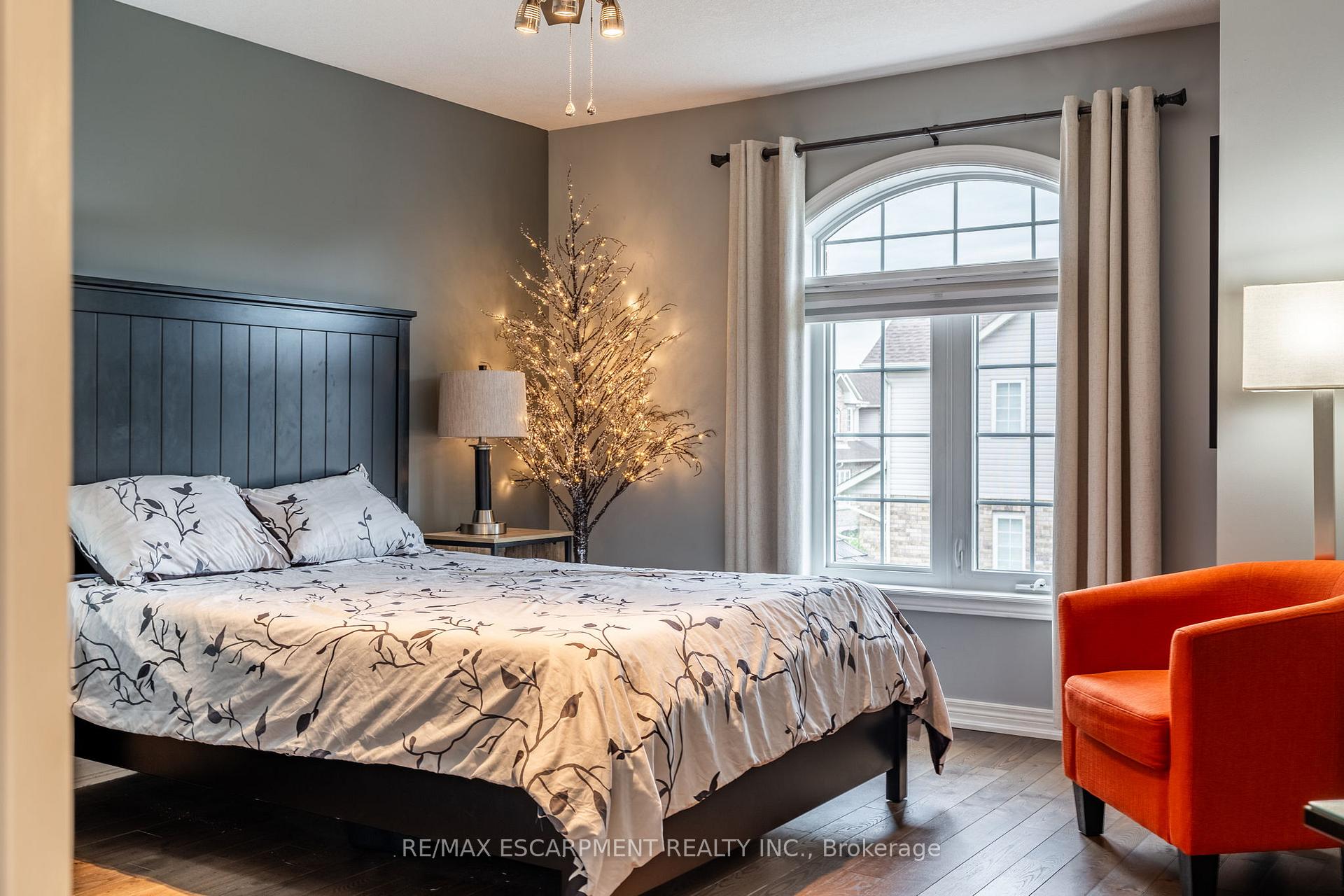 3 Bedrooms Condo at 1461 Upper Gage, Hamilton For sale