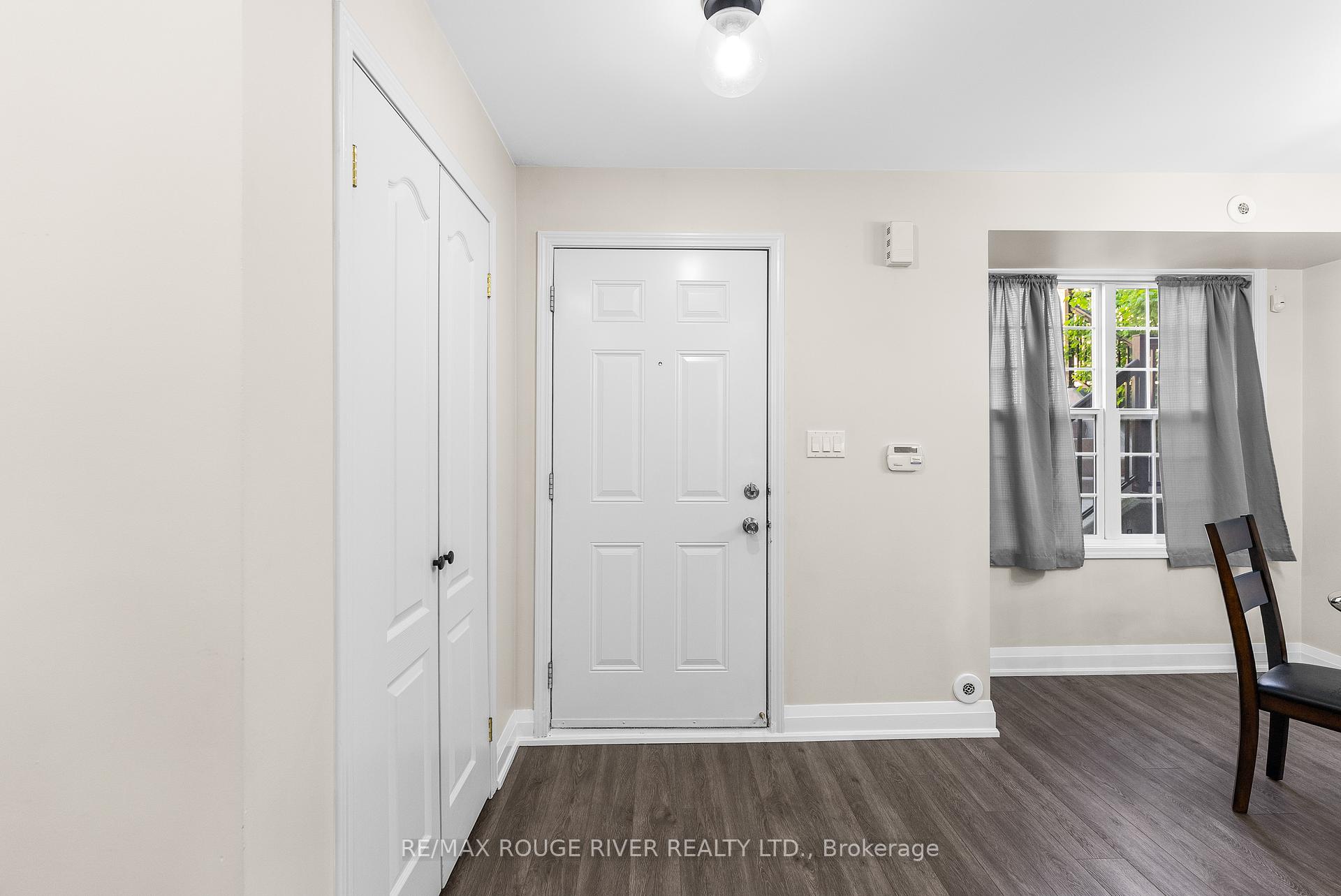3 Bedrooms Condo at 25 Strangford, Toronto For sale