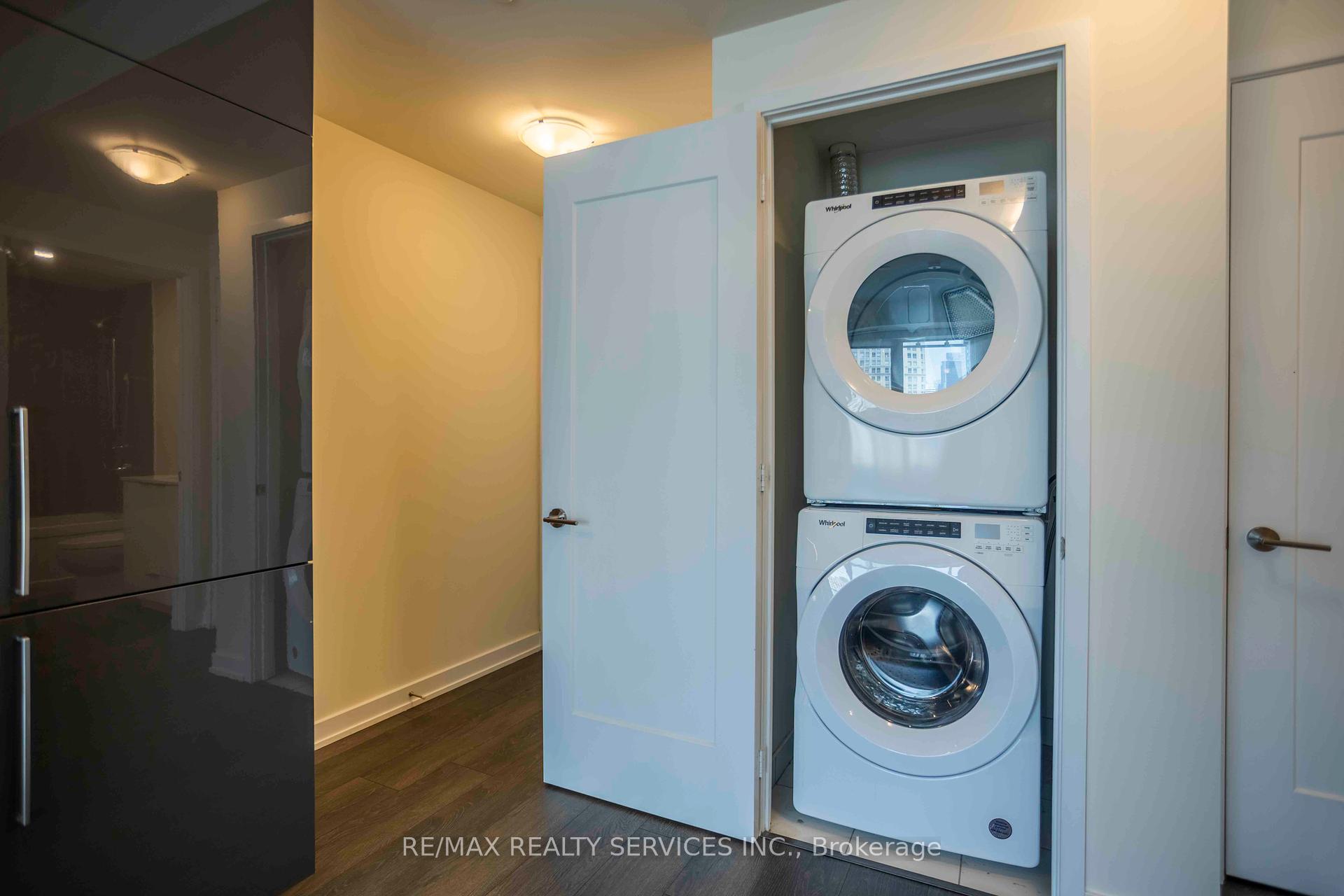 2 Bedrooms Condo at 28 Freeland, Toronto For sale