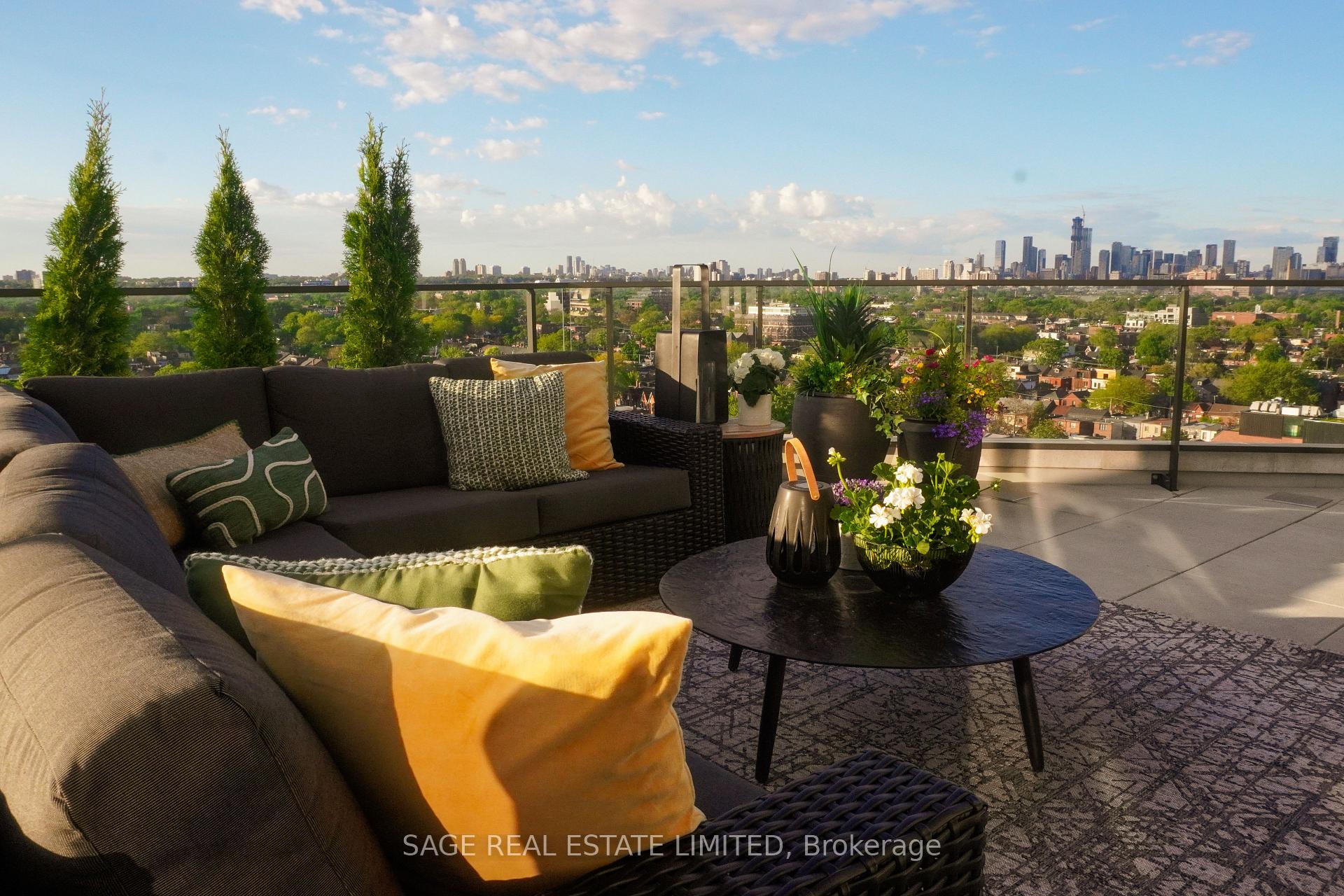 3 Bedrooms Condo at 200 Sudbury, Toronto For sale