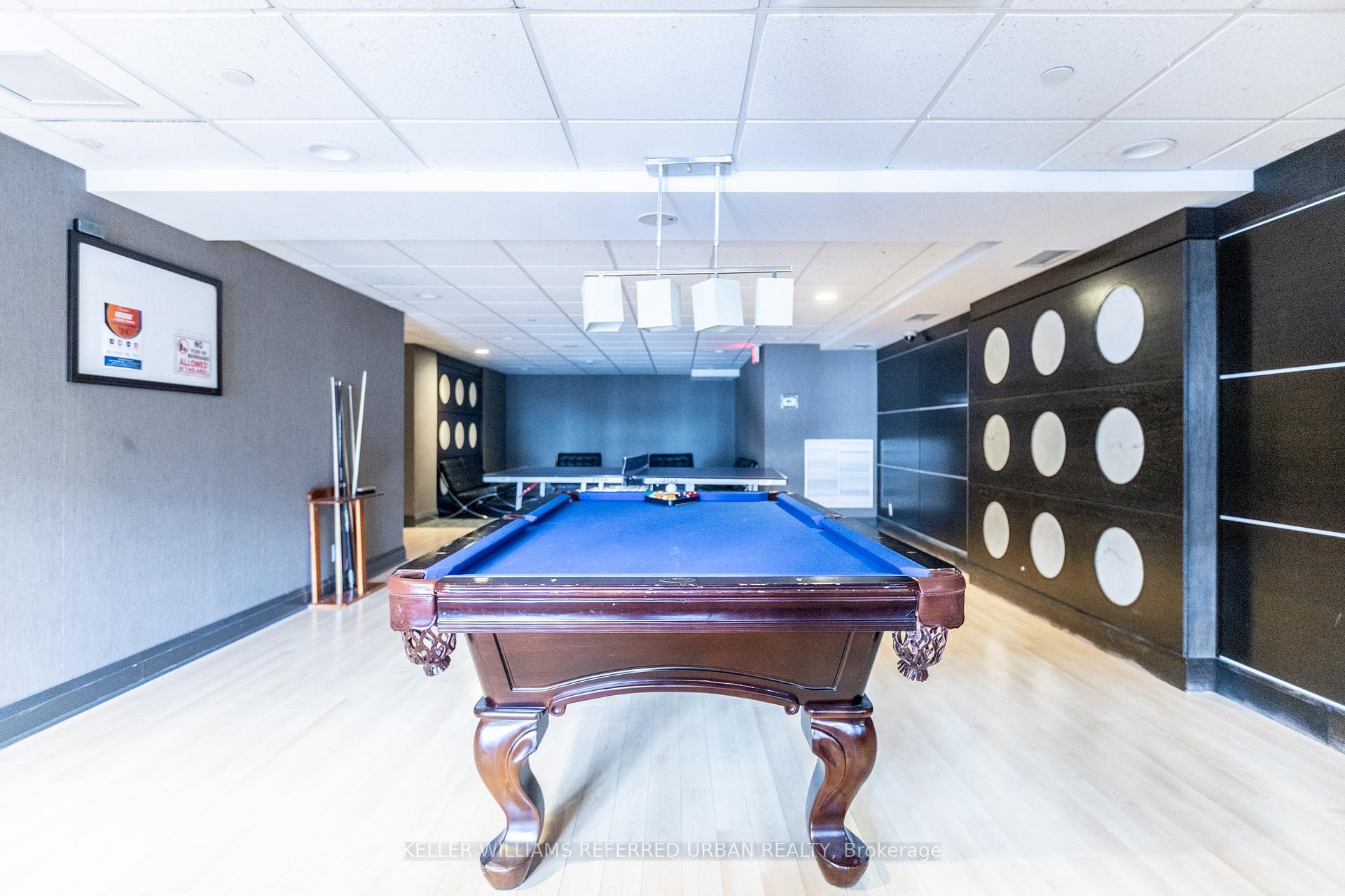 2 Bedrooms Condo at 19 Town Centre, Toronto For sale