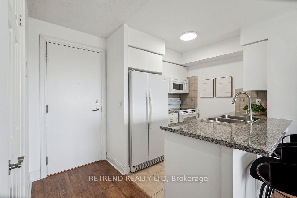 #2111 - 15 Greenview Avenue, Toronto, ON M2M 4M7