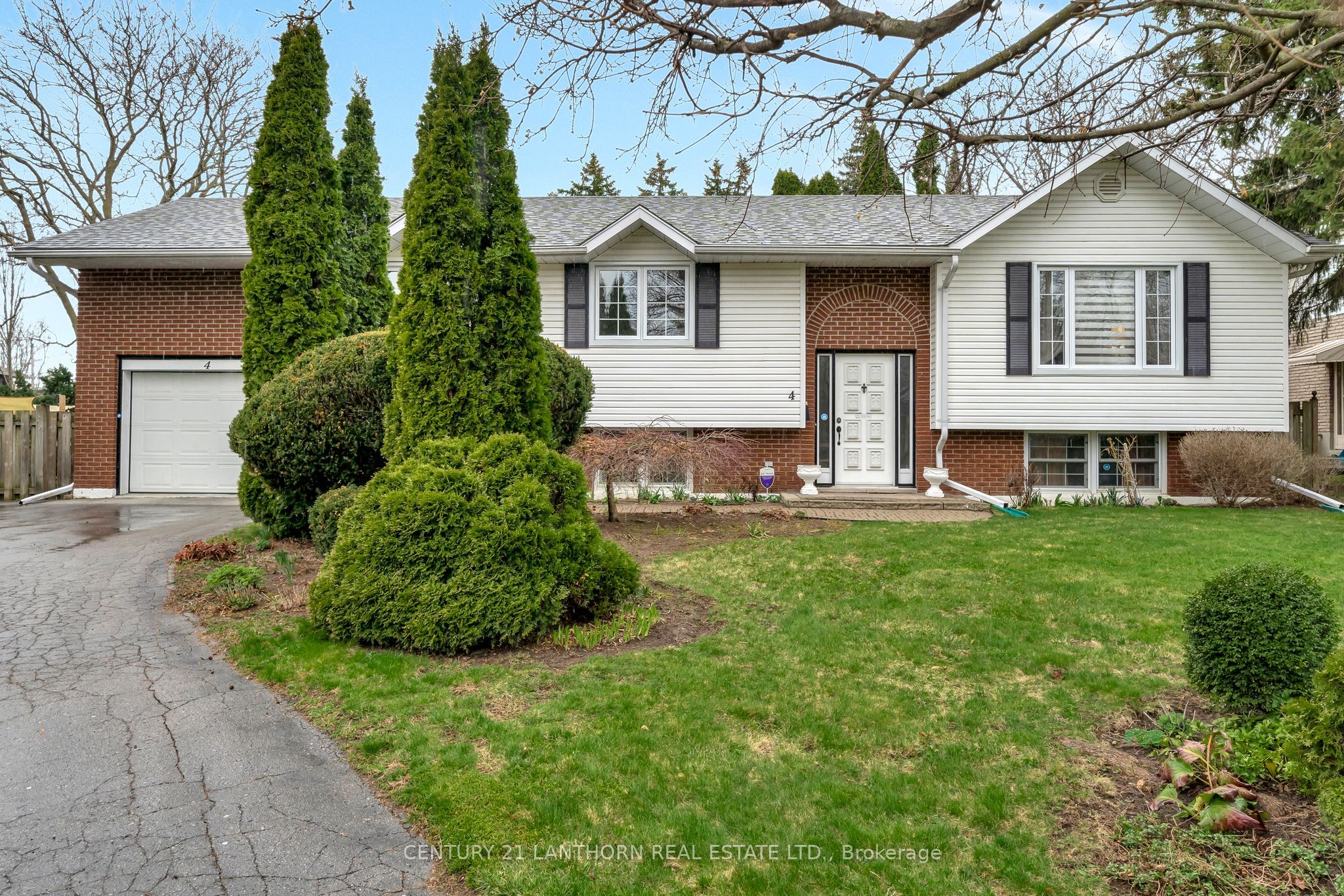 4 Hope Crescent, Belleville, ON K8P 4S2