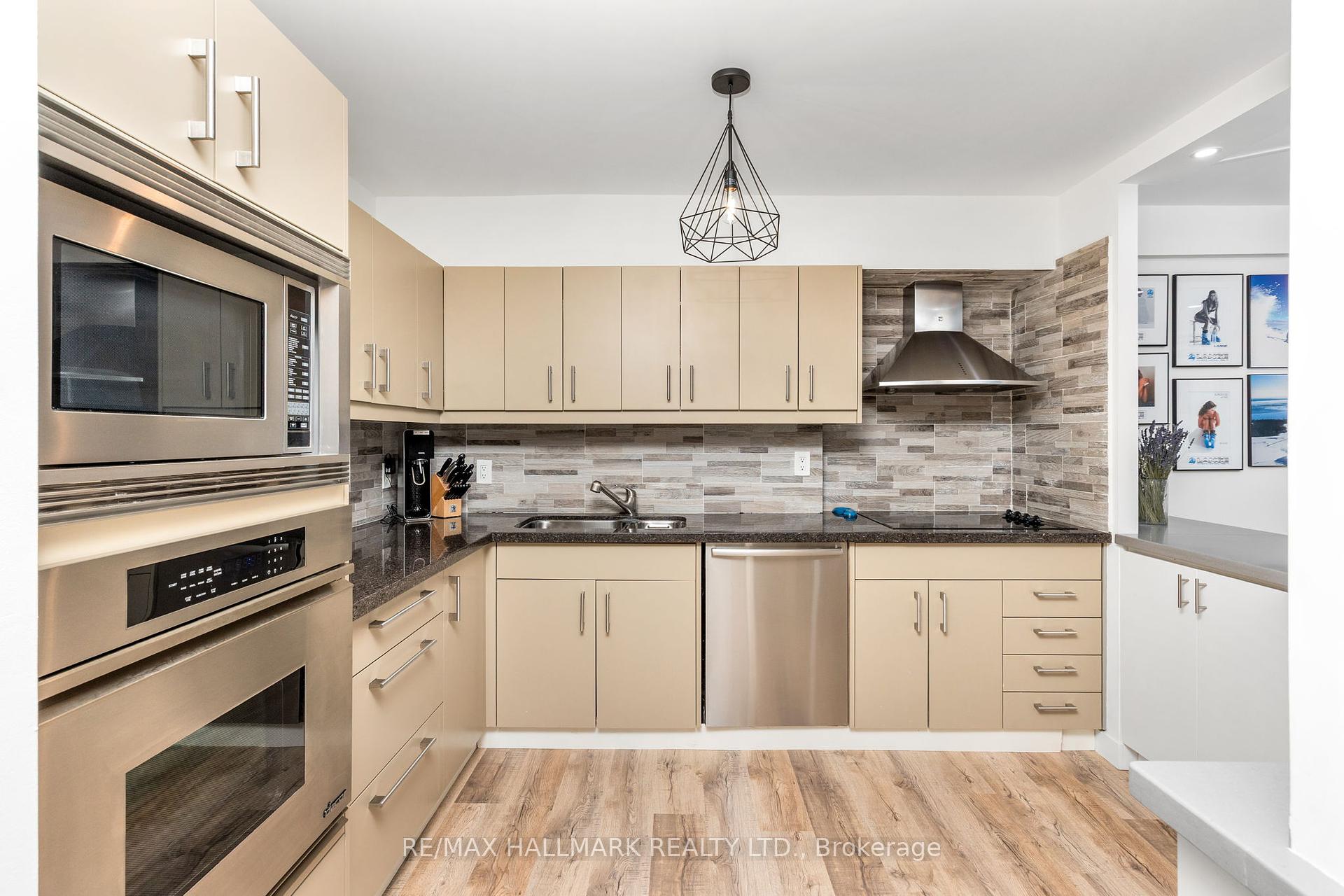 2 Bedrooms Condo at 212 St George, Toronto For sale