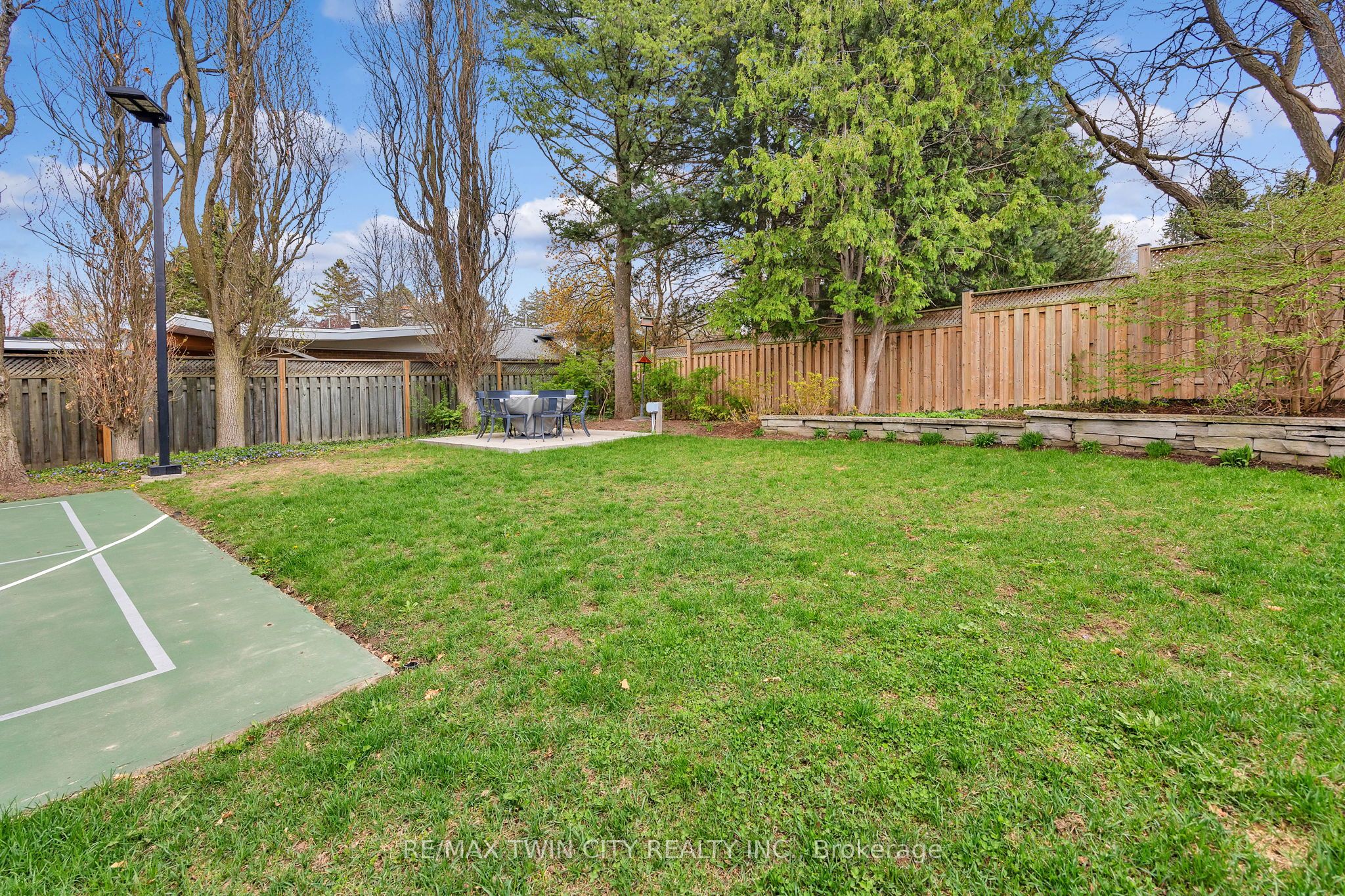 7 Huntley Crescent