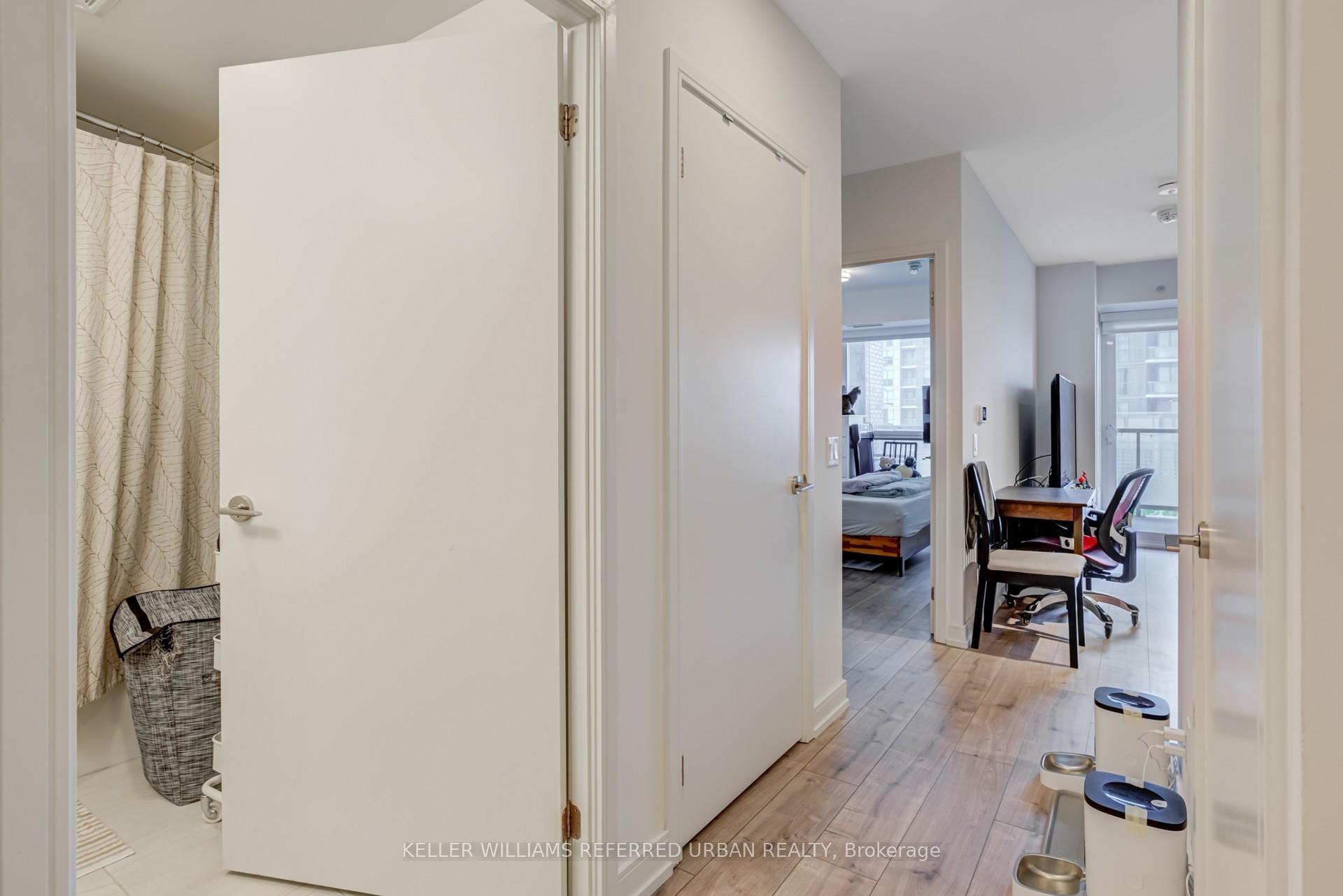 2 Bedrooms Condo at 30 Samuel Wood, Toronto For sale