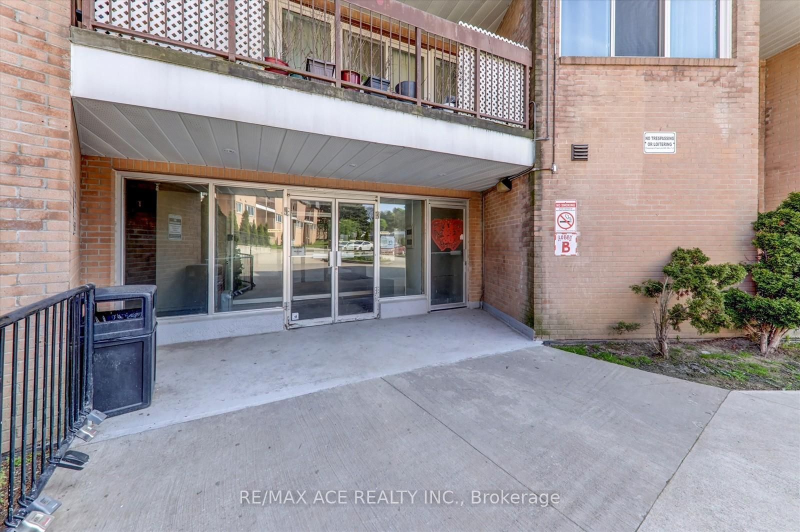 3 Bedrooms Condo at 100 Mornelle, Toronto For sale