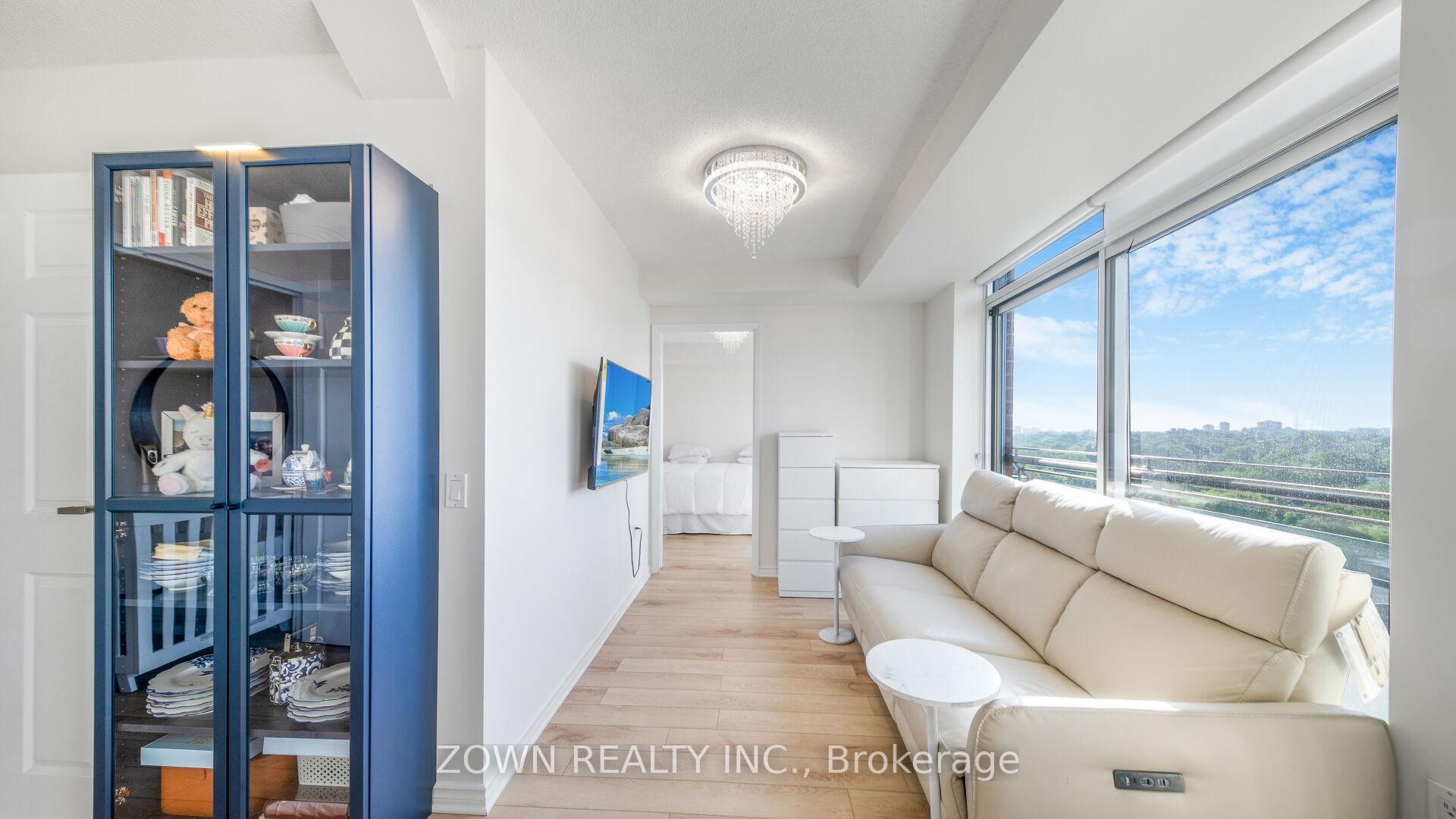 3 Bedrooms Condo at 15 Maplewood, Toronto For sale