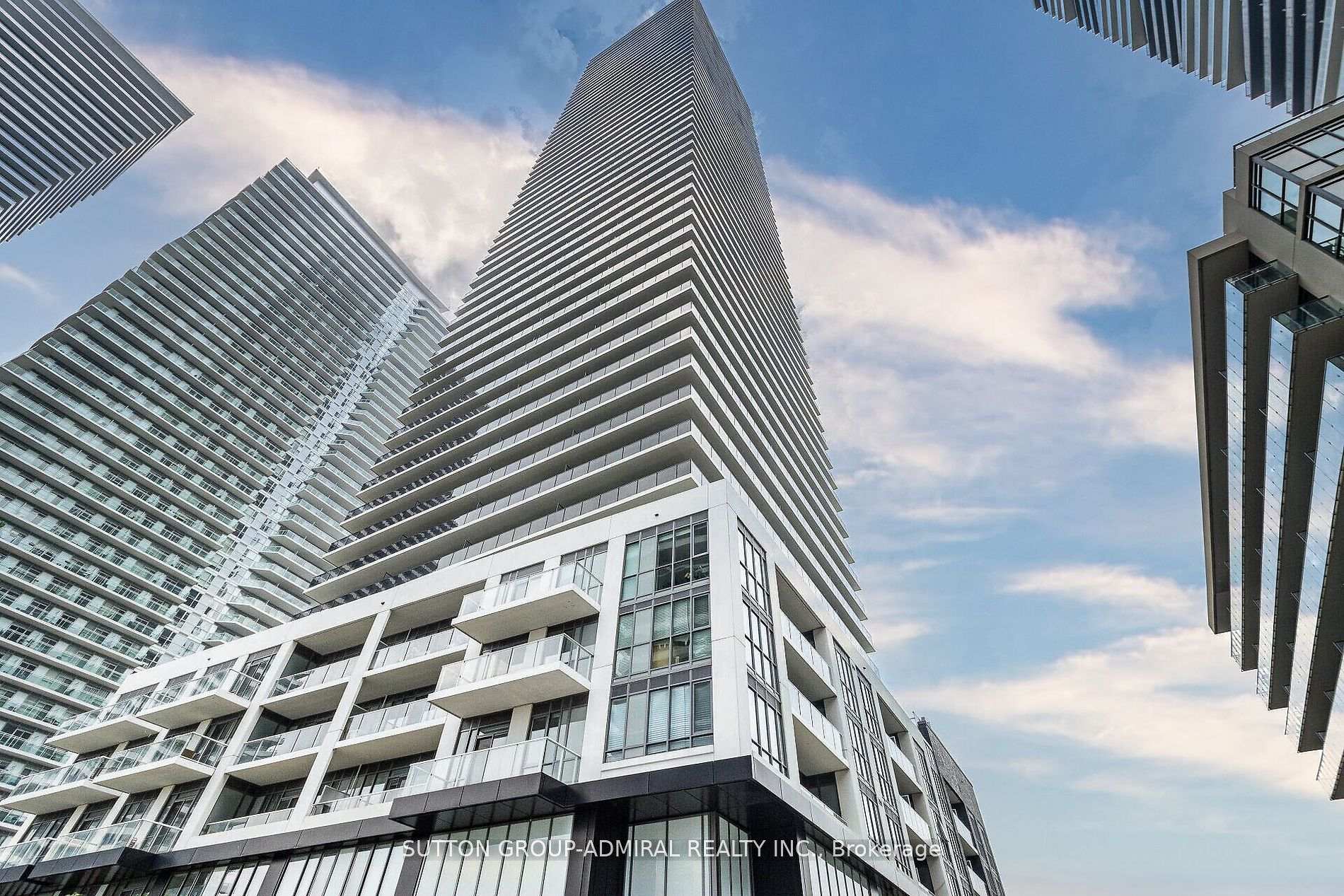 3 Bedrooms Condo at 70 Annie Craig, Toronto For sale