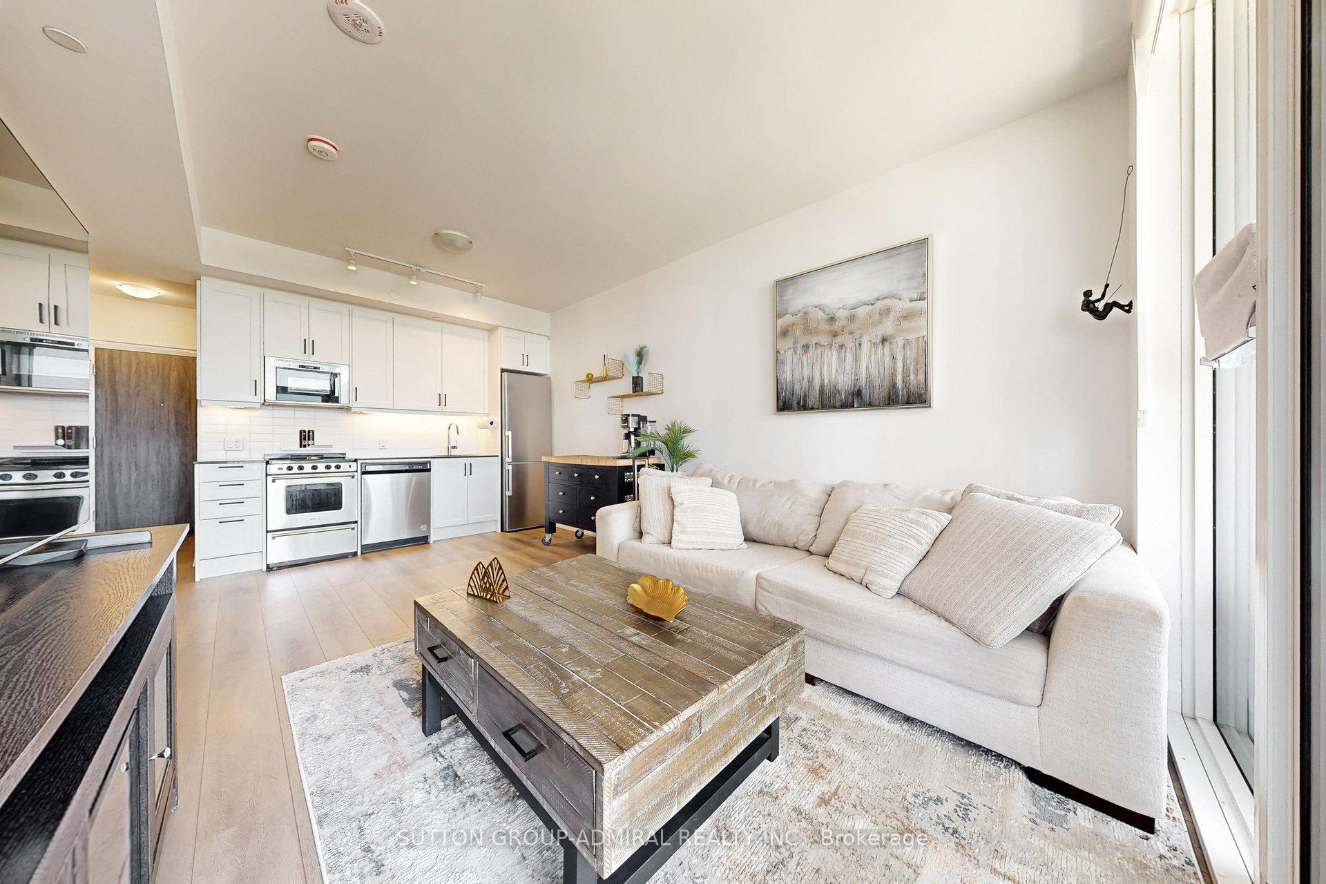 2 Bedrooms Condo at 20 Gatineau, Vaughan For sale