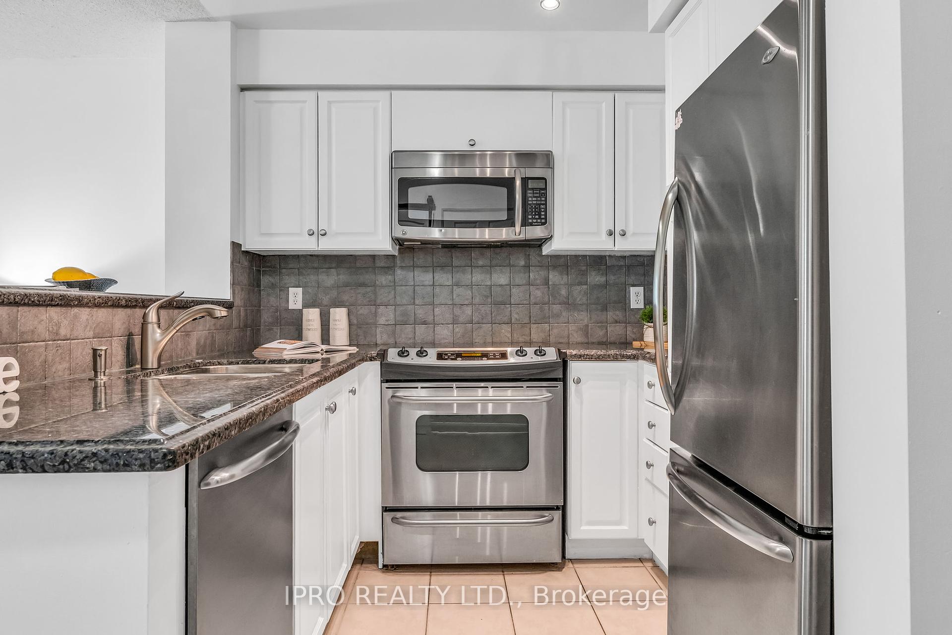 3 Bedrooms Condo at 23 Lorraine, Toronto For sale