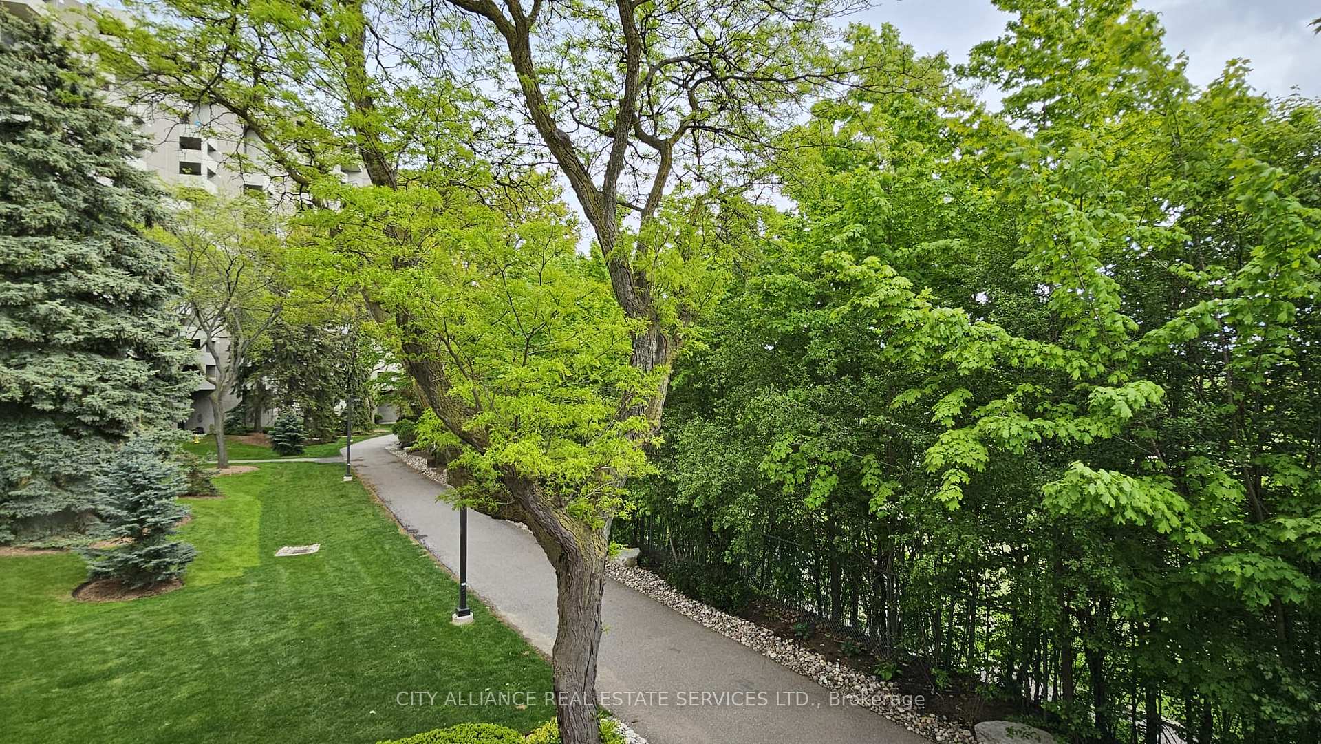 2 Bedrooms Condo at 284 Mill, Toronto For sale