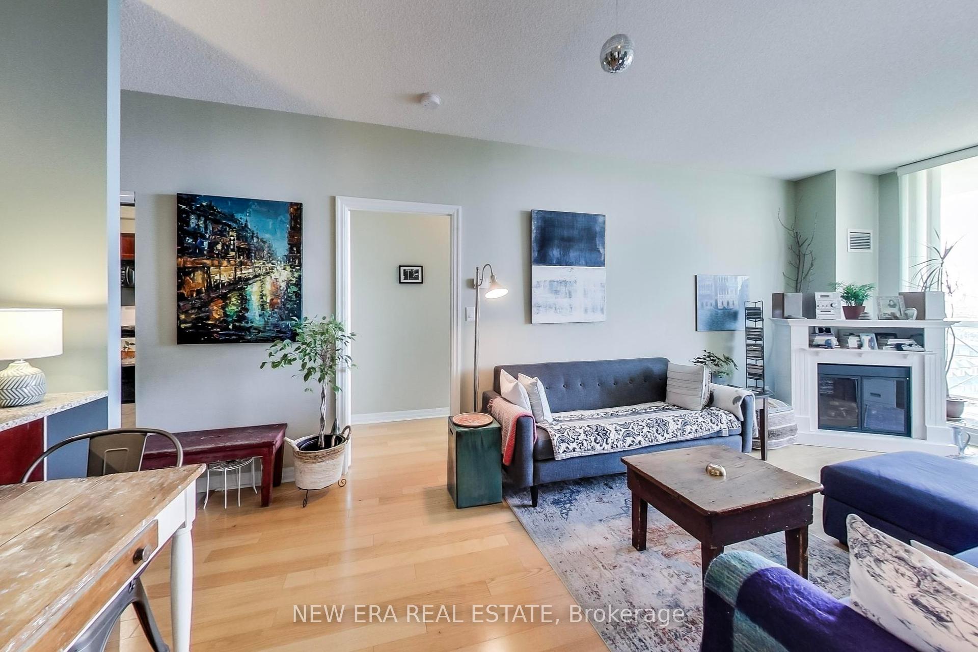 3 Bedrooms Condo at 1359 Rathburn, Mississauga For sale