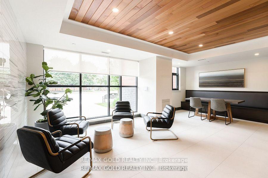 2 Bedrooms Condo at 320 Plains,  Burlington For sale