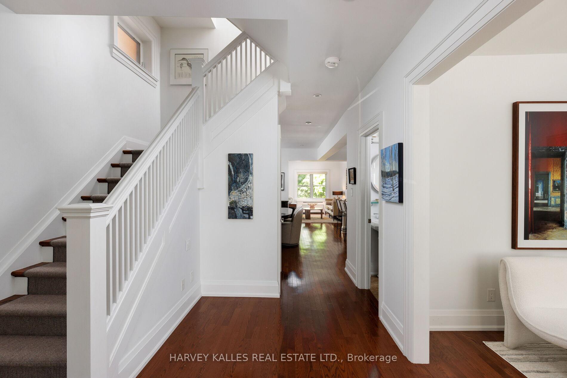 8 Edgewood Crescent