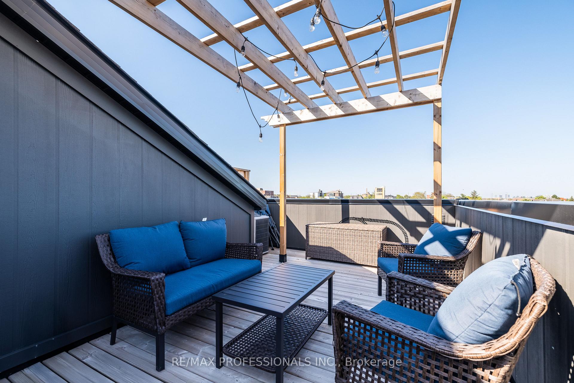 3 Bedrooms Condo at 150 Joymar, Mississauga For sale