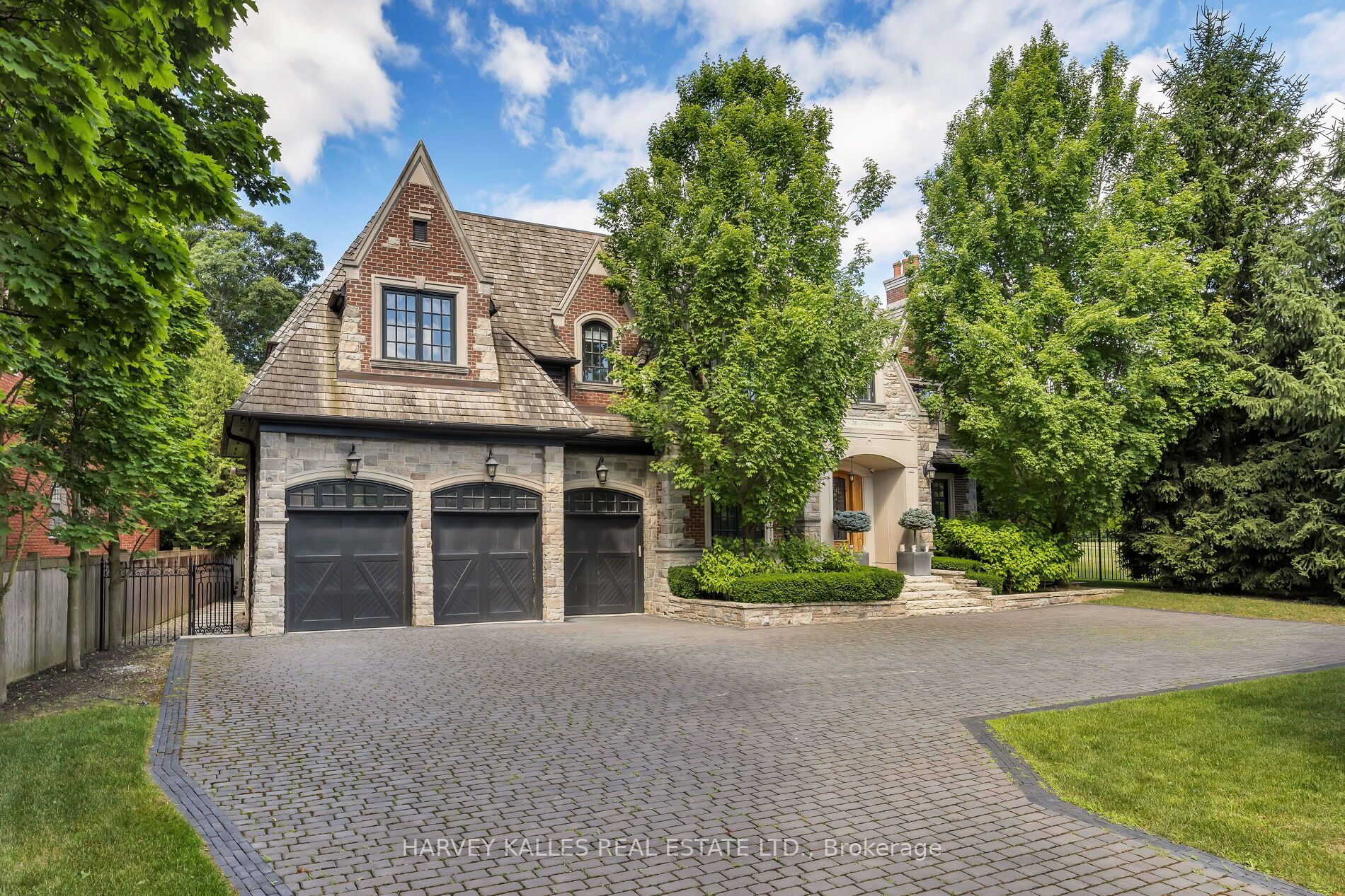 76 Arjay Crescent