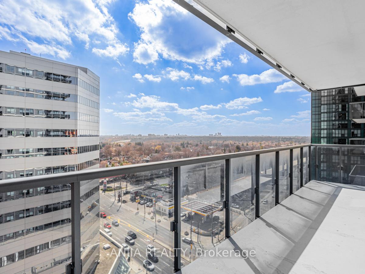 3 Bedrooms Condo at 2 Anndale,  Toronto For sale
