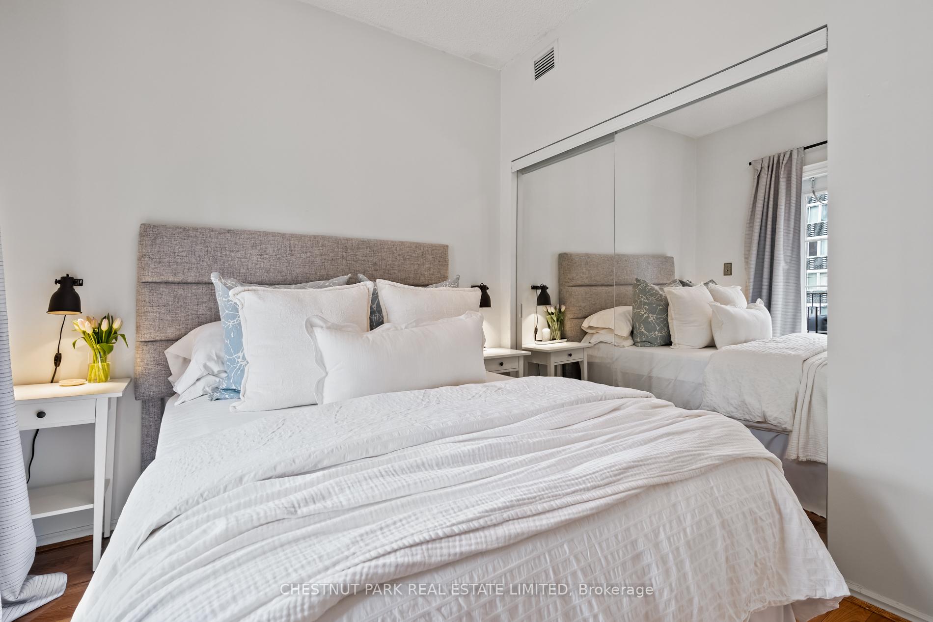 1 Bedroom Condo at 212 St. George,  Toronto For sale