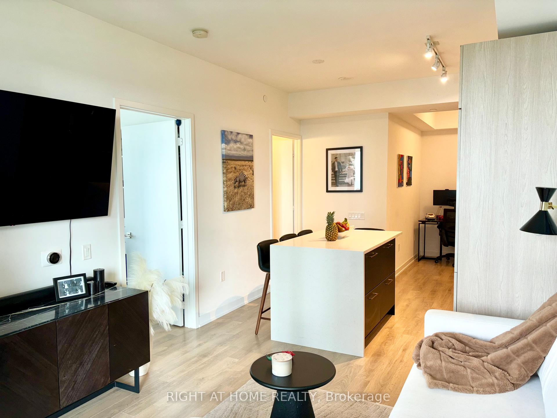 2 Bedrooms Condo at 50 Ordnance, Toronto For sale