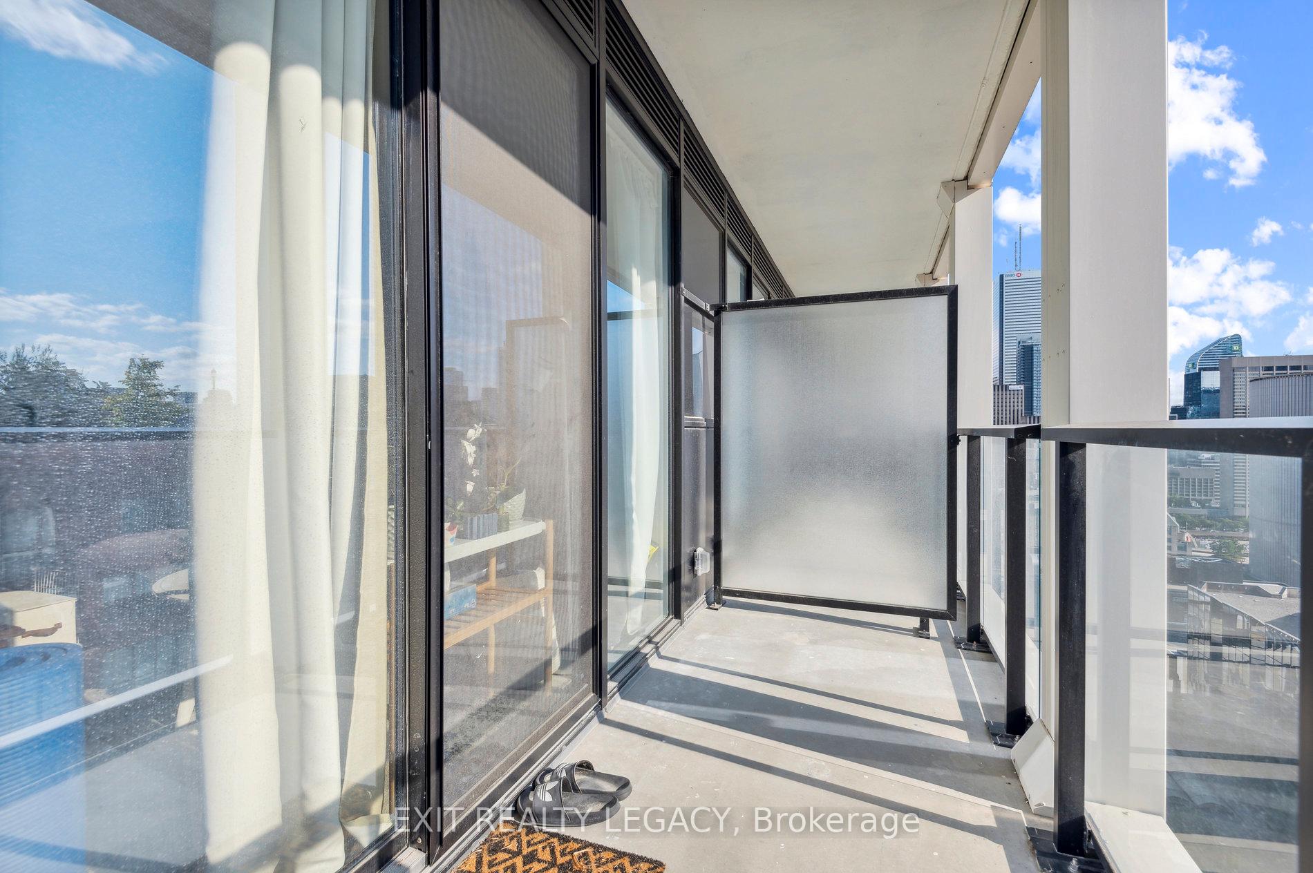 2 Bedrooms Condo at 20 Edward,  Toronto For sale