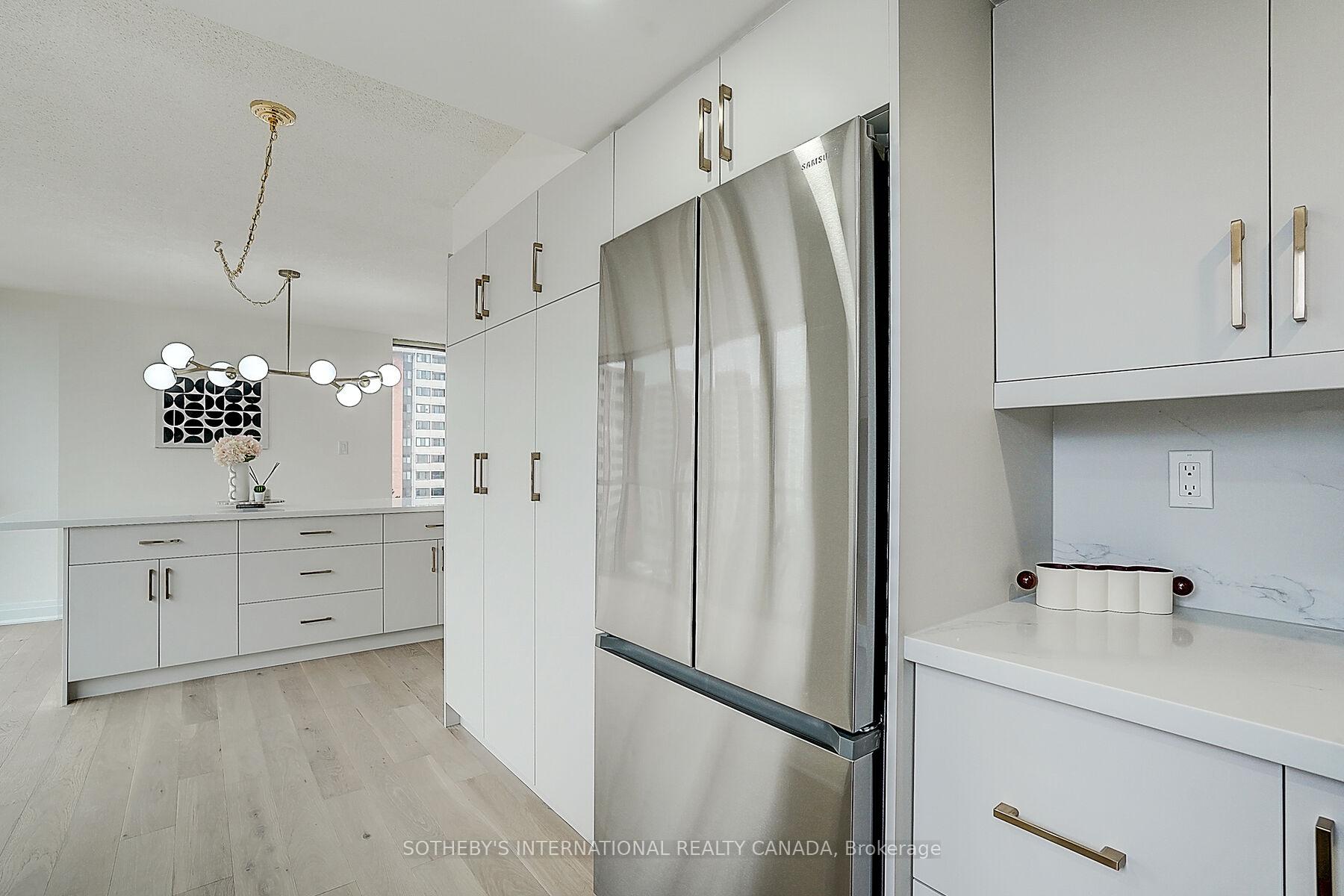 2 Bedrooms Condo at 1240 Marlborough, Oakville For sale