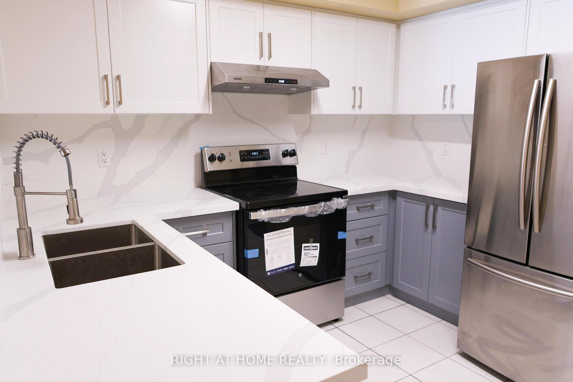 4 Bedrooms Condo at 821 Grandview, Toronto For sale