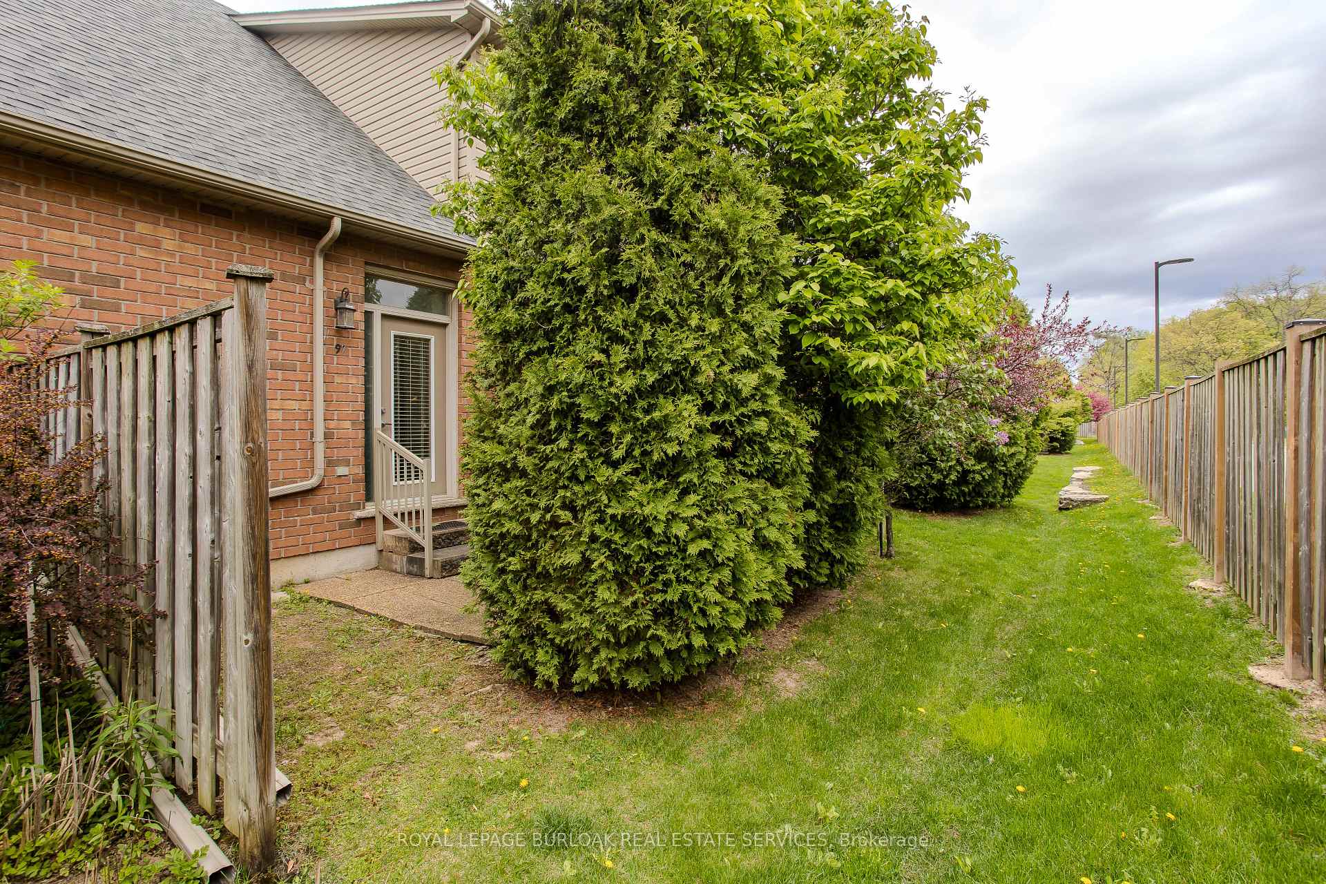 3 Bedrooms Condo at 2125 Itabashi, Burlington For sale
