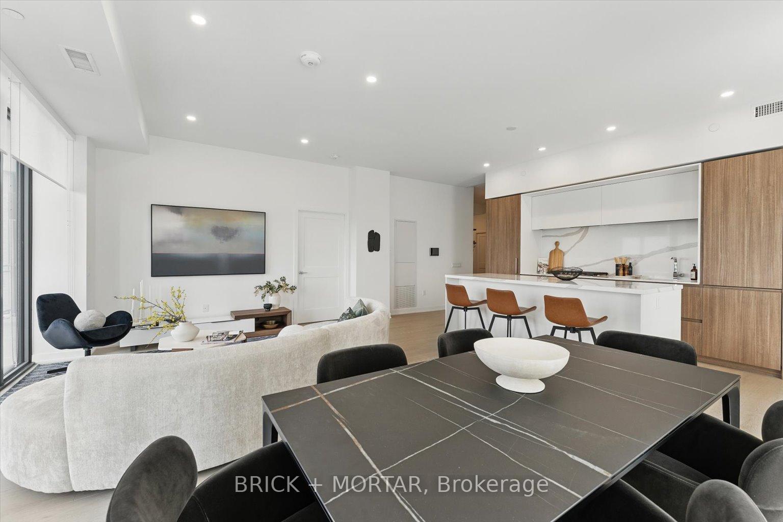 3 Bedrooms Condo at 1 Hillsdale, Toronto For sale