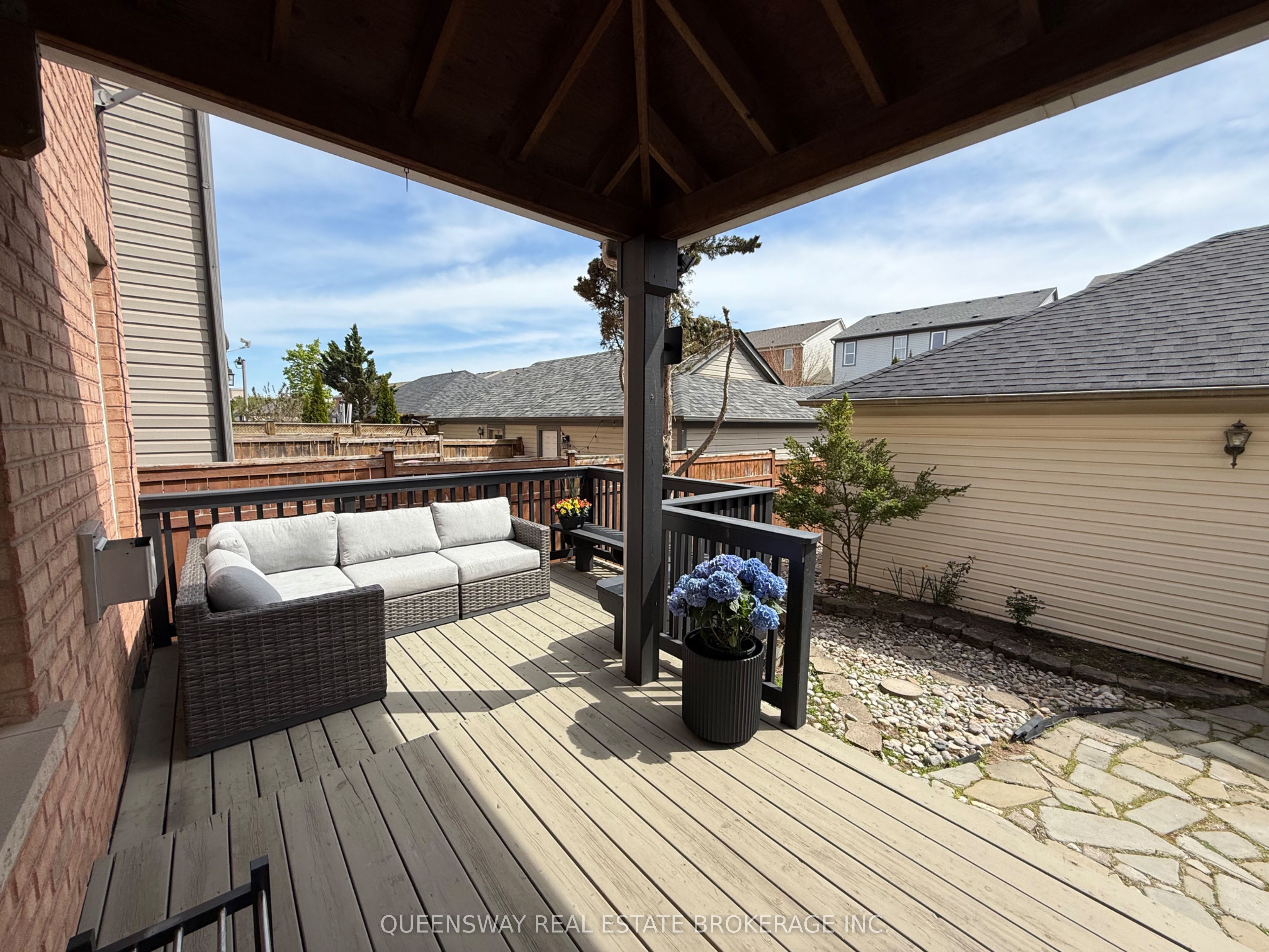 82 Roxton Road