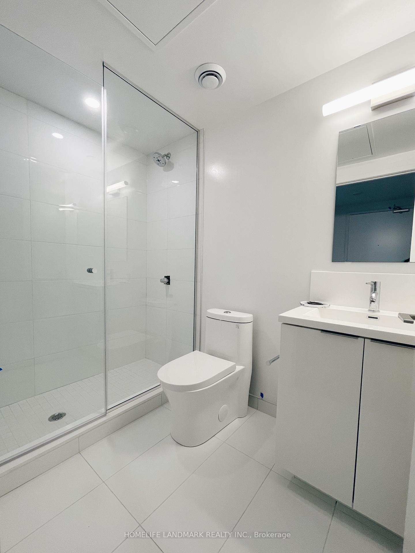 3 Bedrooms Condo at 238 Simcoe,  Toronto For sale