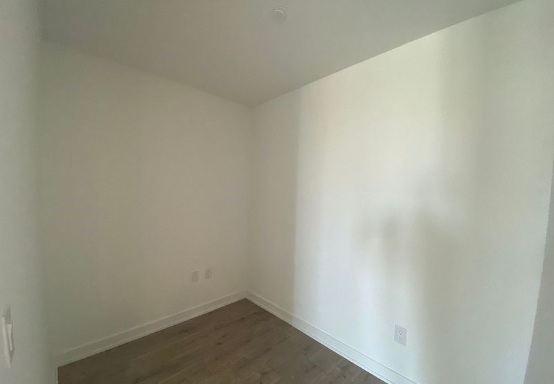 215 Lakeshore Road W 338