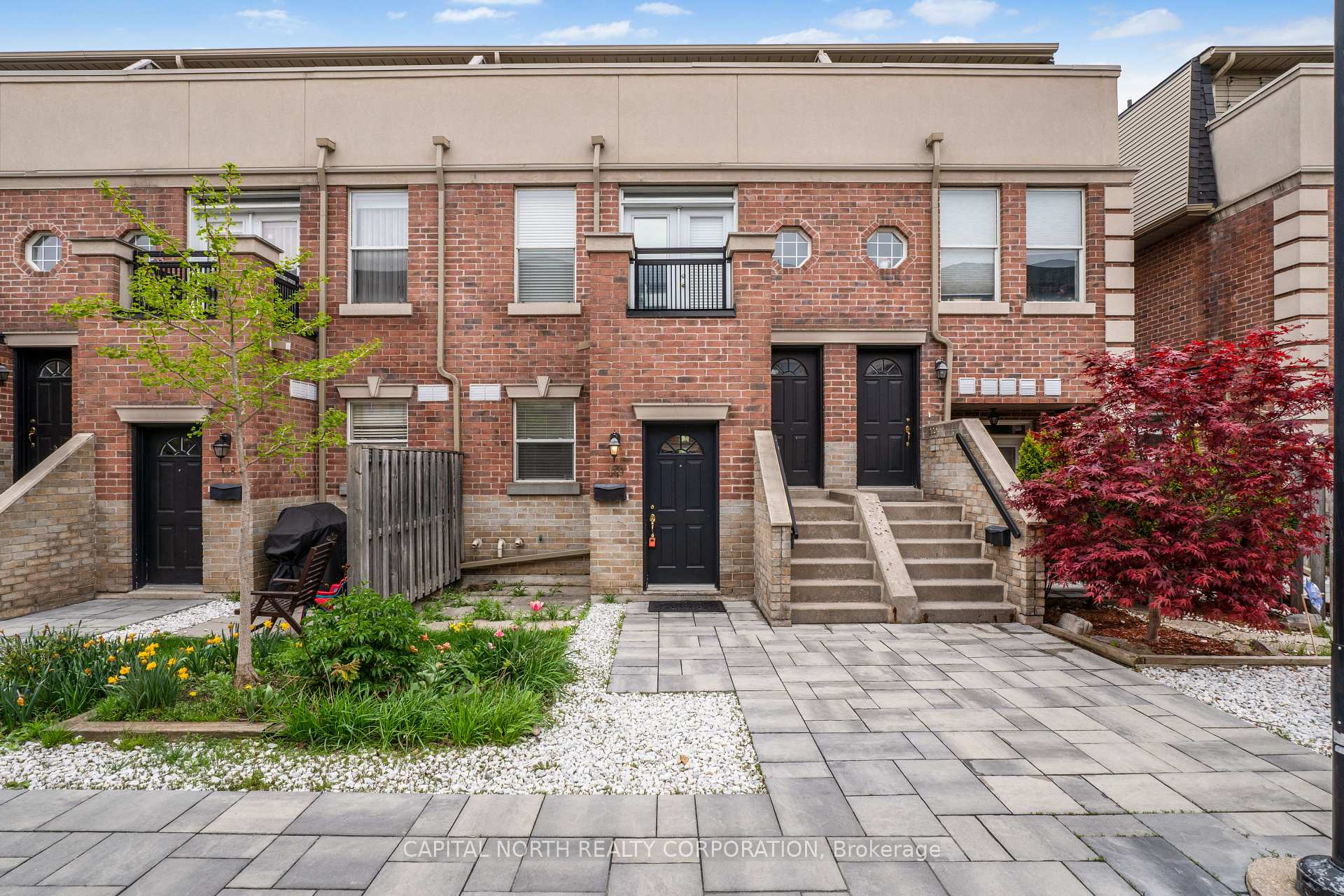 3 Bedrooms Condo at 51 Halton, Toronto For sale