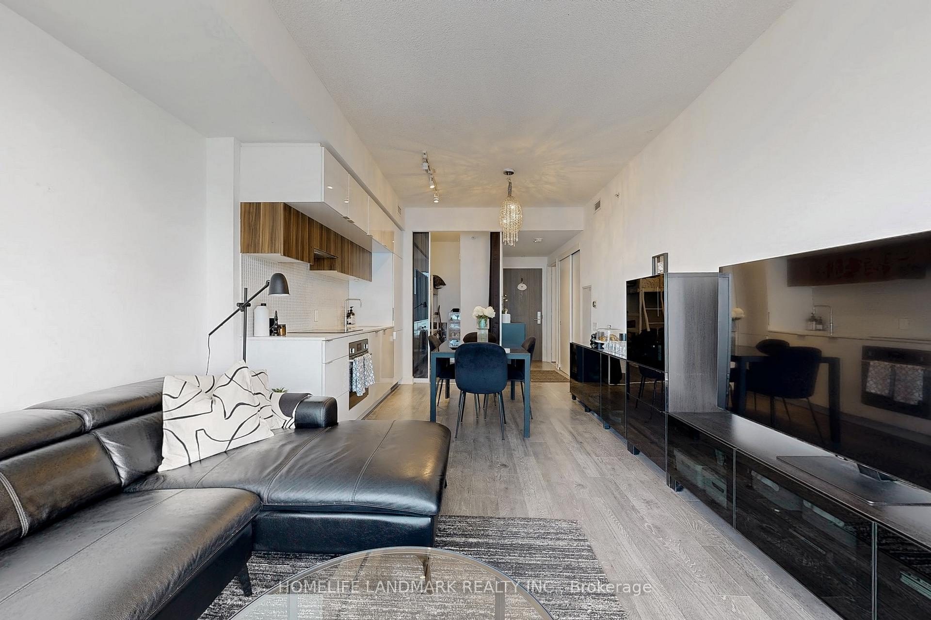 2 Bedrooms Condo at 185 Roehampton, Toronto For sale