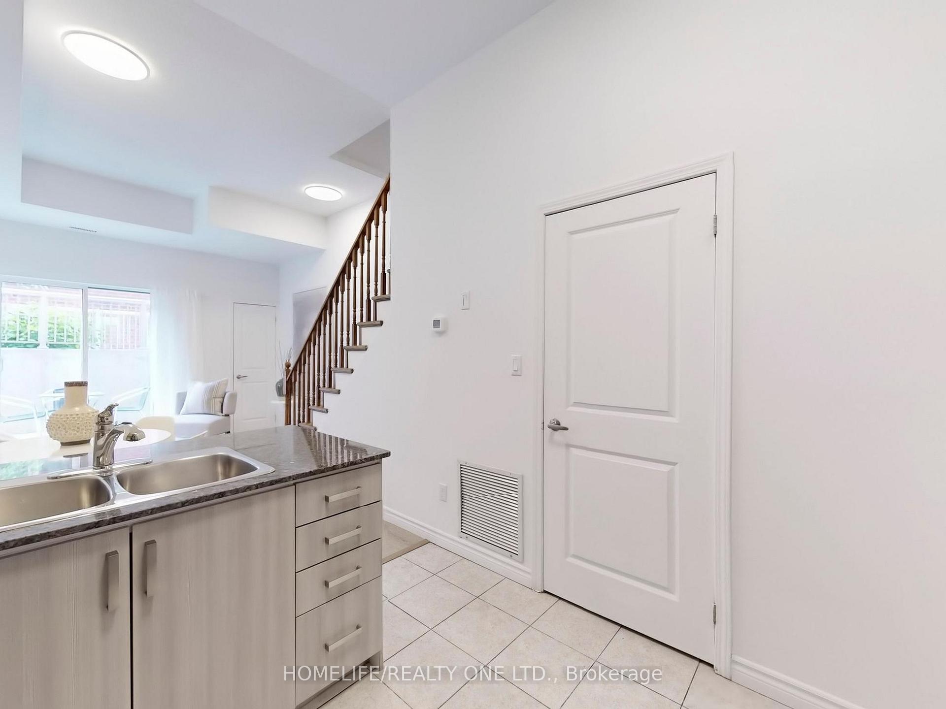 3 Bedrooms Condo at 21 Ruttan, Toronto For sale